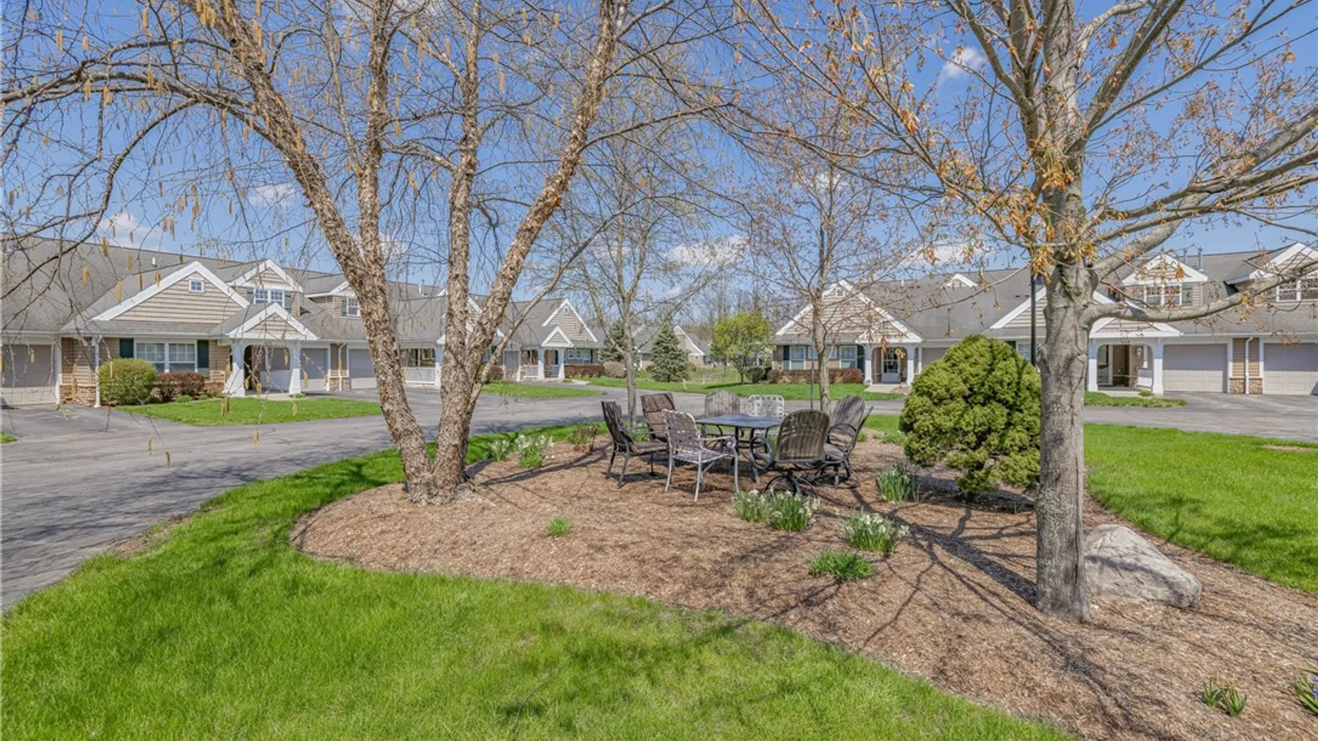 Property at 801 Rivers Run, Henrietta, NY 14623 35