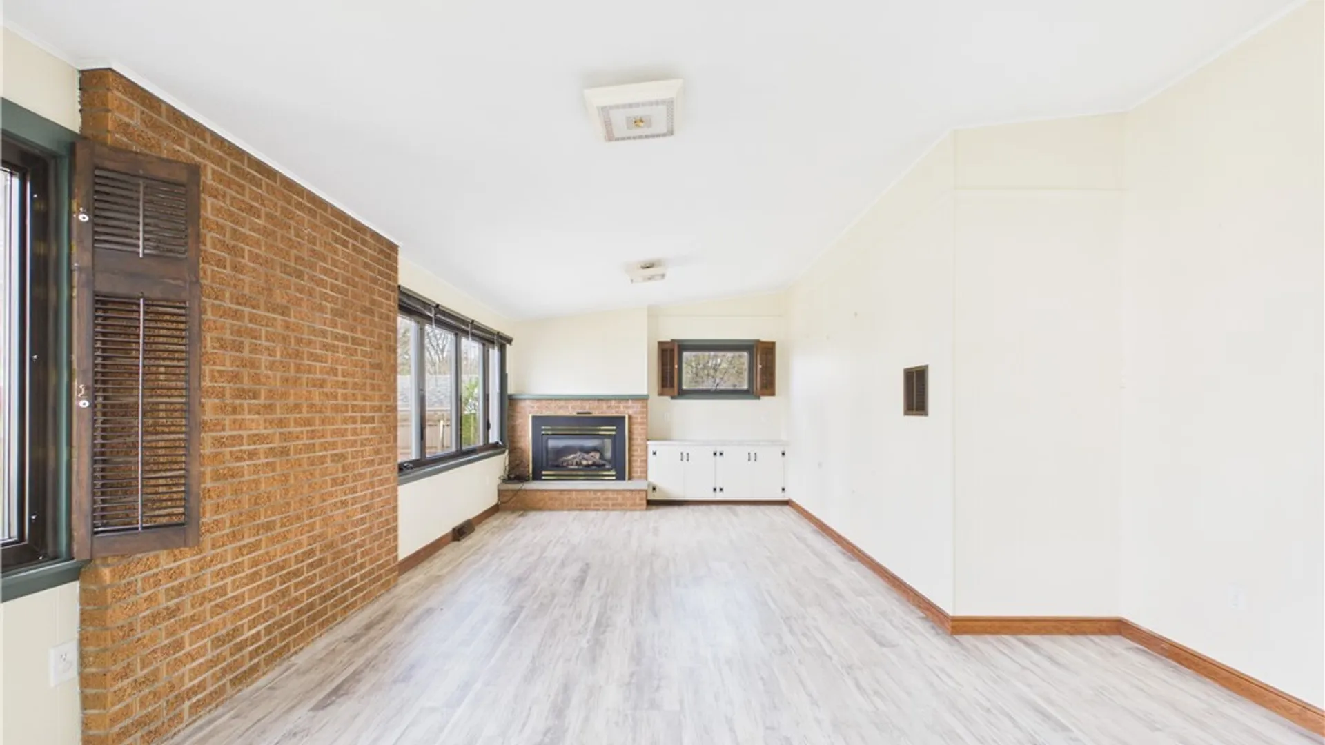 Property at 202 Augusta Drive, Cicero, NY 13212 13