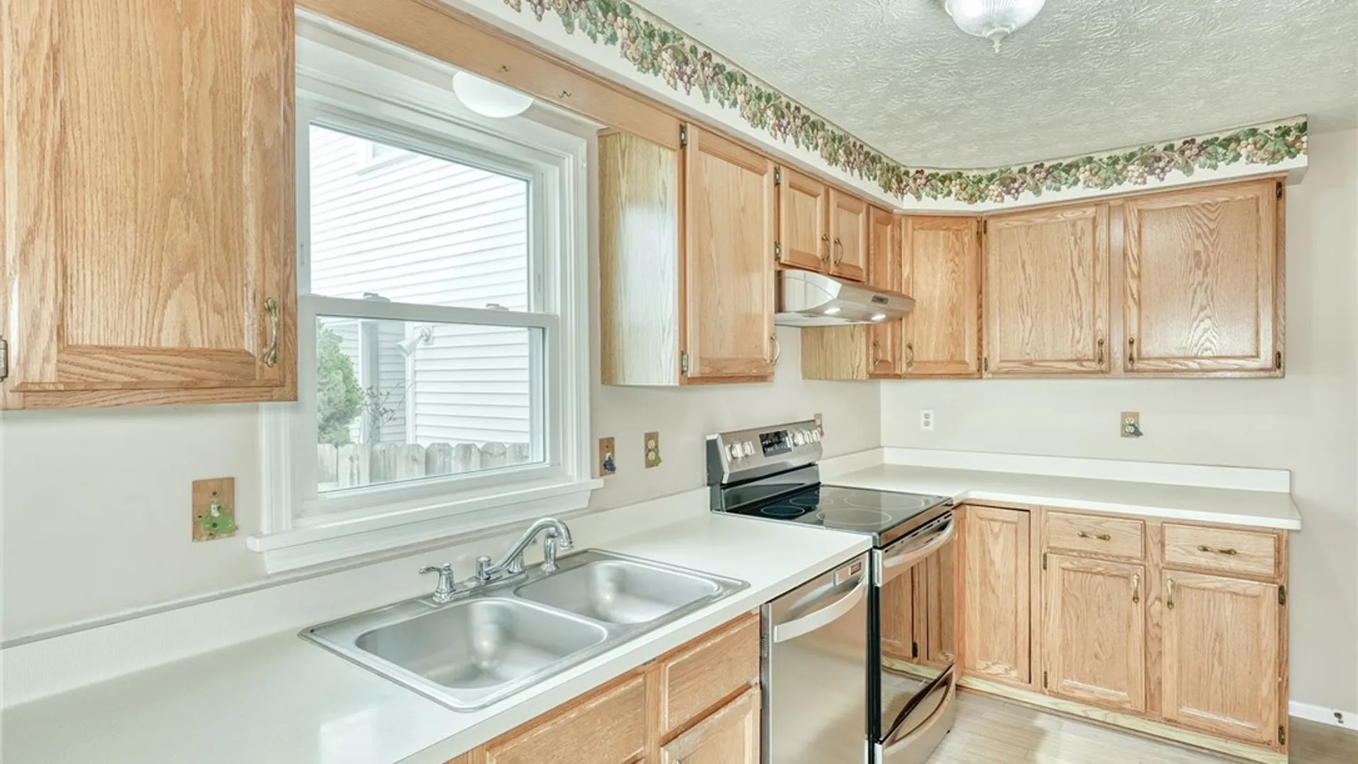 Property at 291 Deerhurst Lane, Webster, NY 14580 16