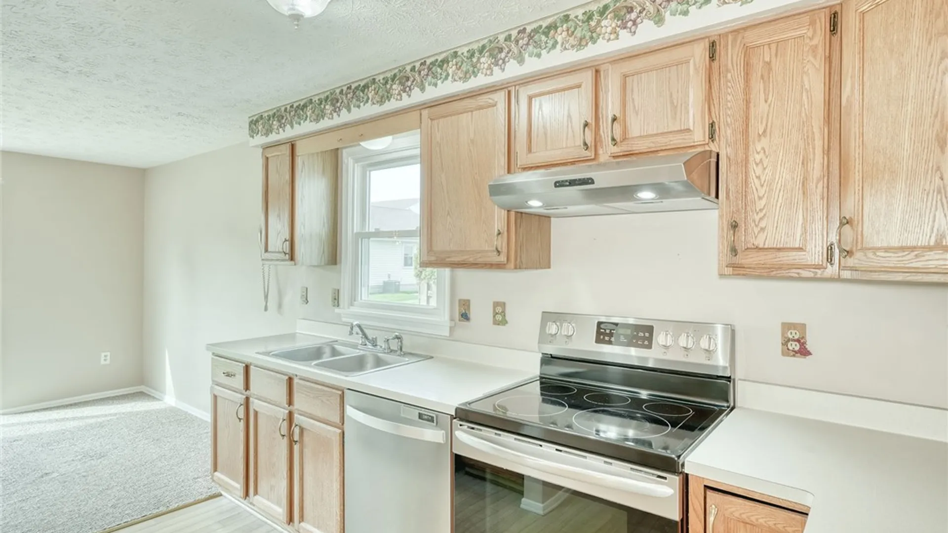 Property at 291 Deerhurst Lane, Webster, NY 14580 17
