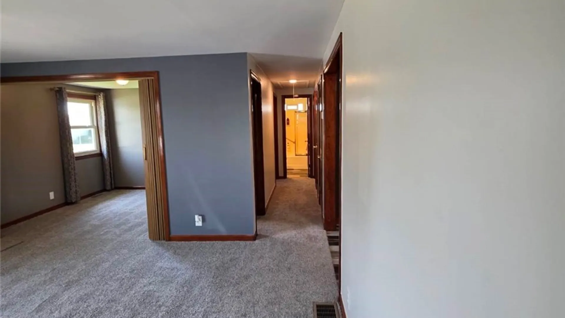 Property at 42 Glendale Lane, Cheektowaga, NY 14225 17