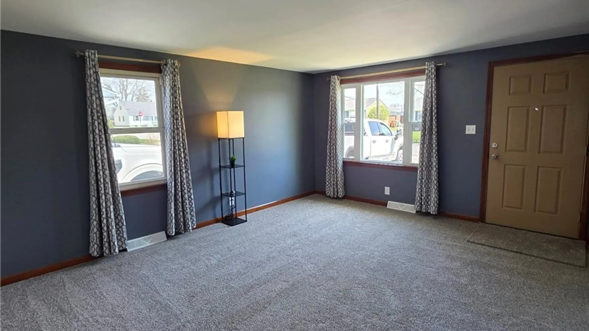 Property at 42 Glendale Lane, Cheektowaga, NY 14225 4