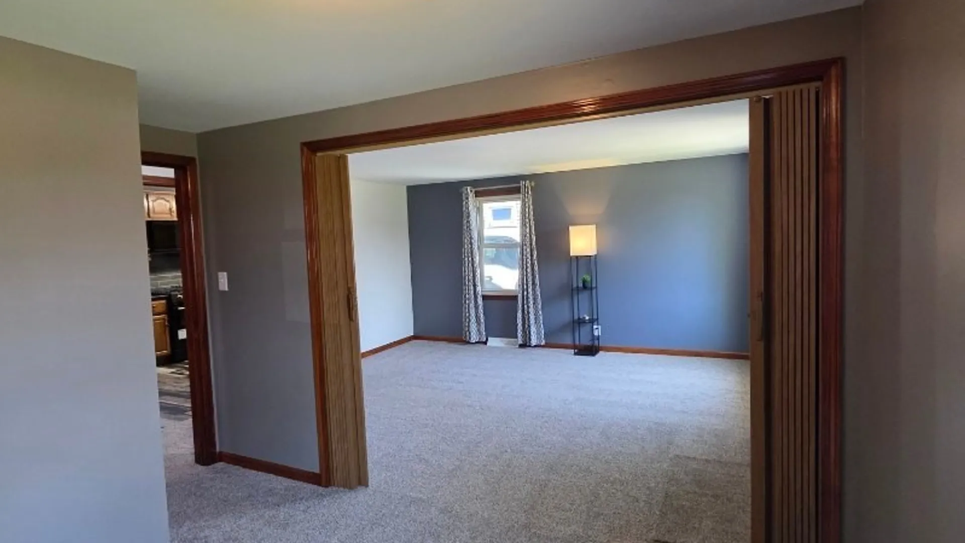 Property at 42 Glendale Lane, Cheektowaga, NY 14225 9