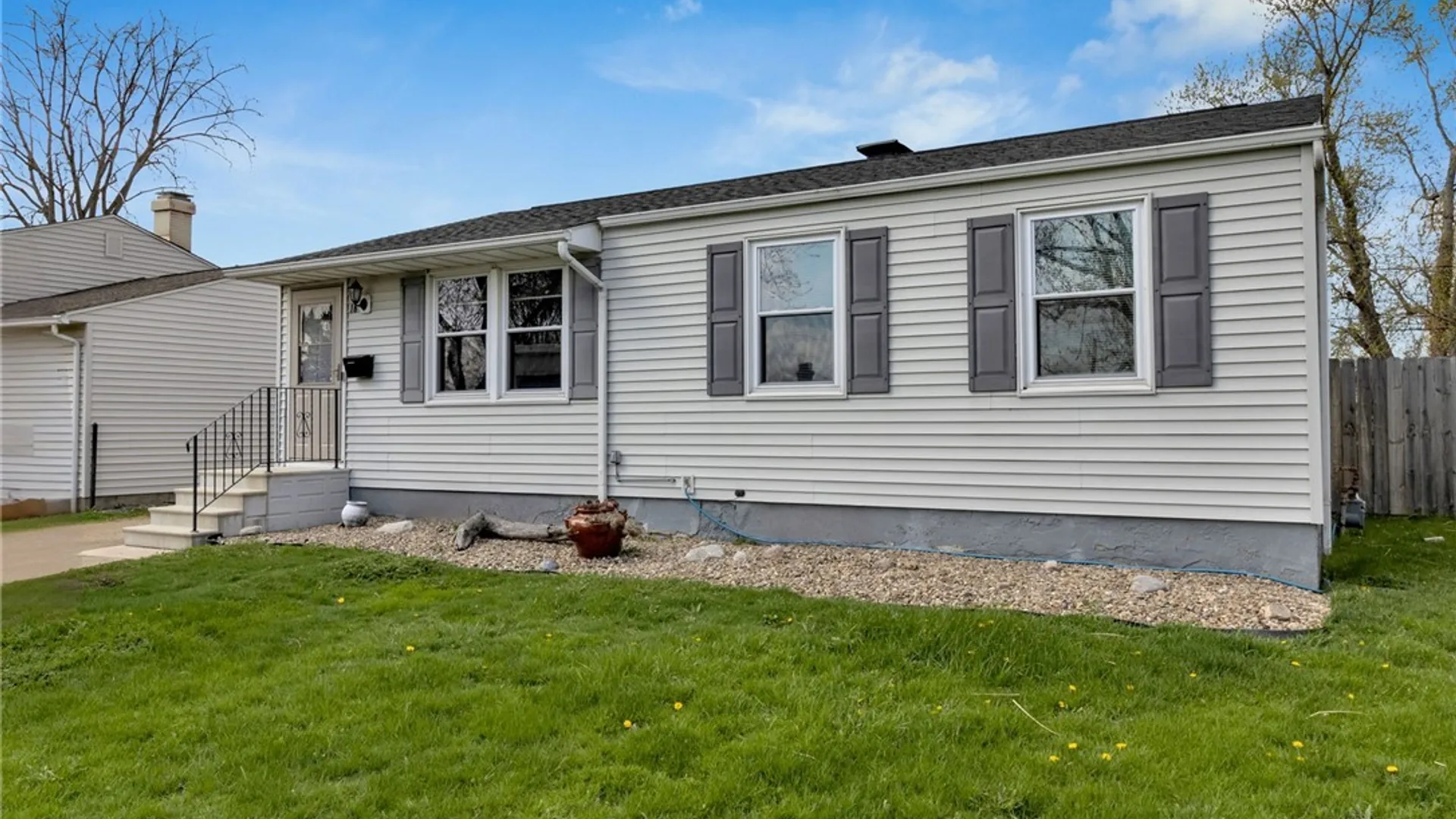 Property at 16 Rouen Drive, Cheektowaga, NY 14227 2