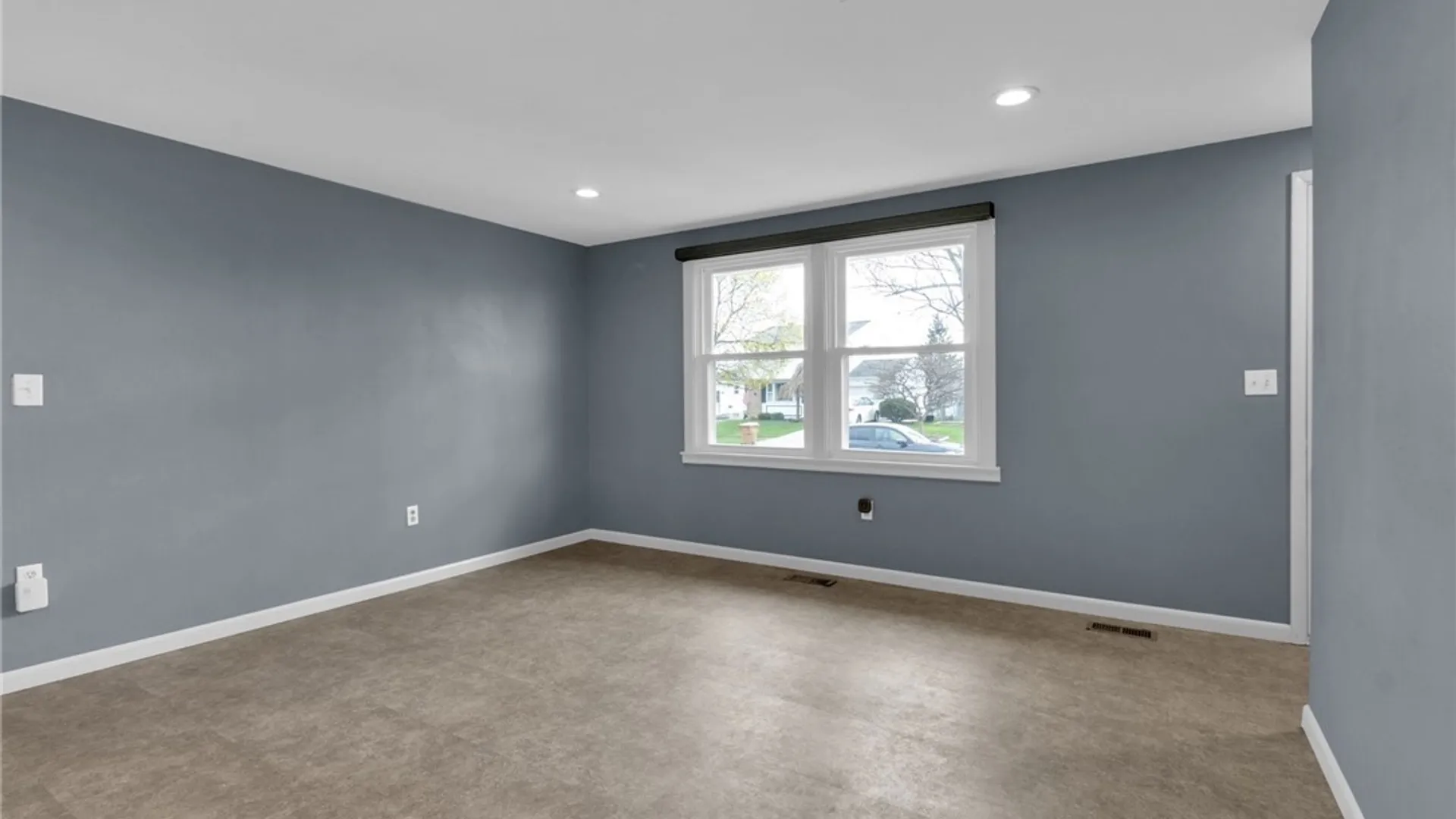 Property at 16 Rouen Drive, Cheektowaga, NY 14227 21