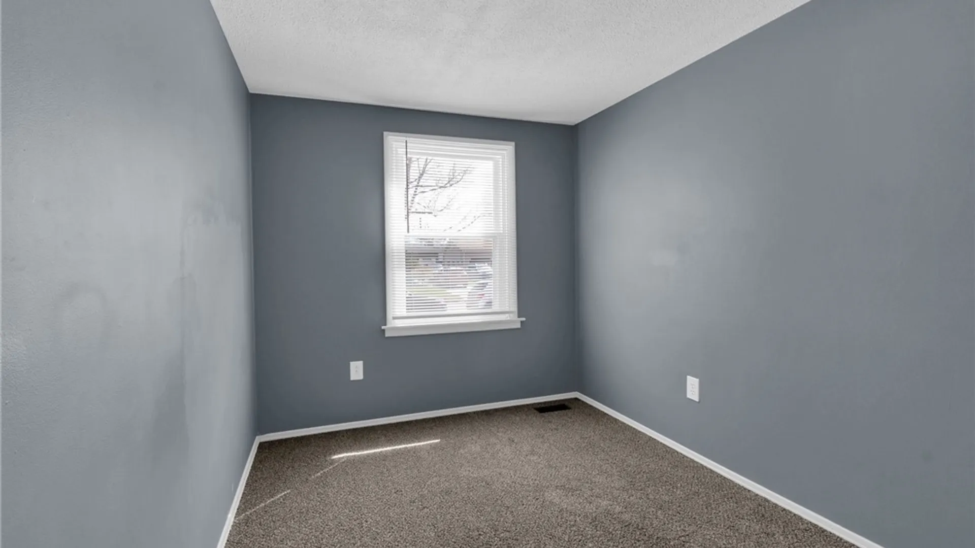 Property at 16 Rouen Drive, Cheektowaga, NY 14227 27