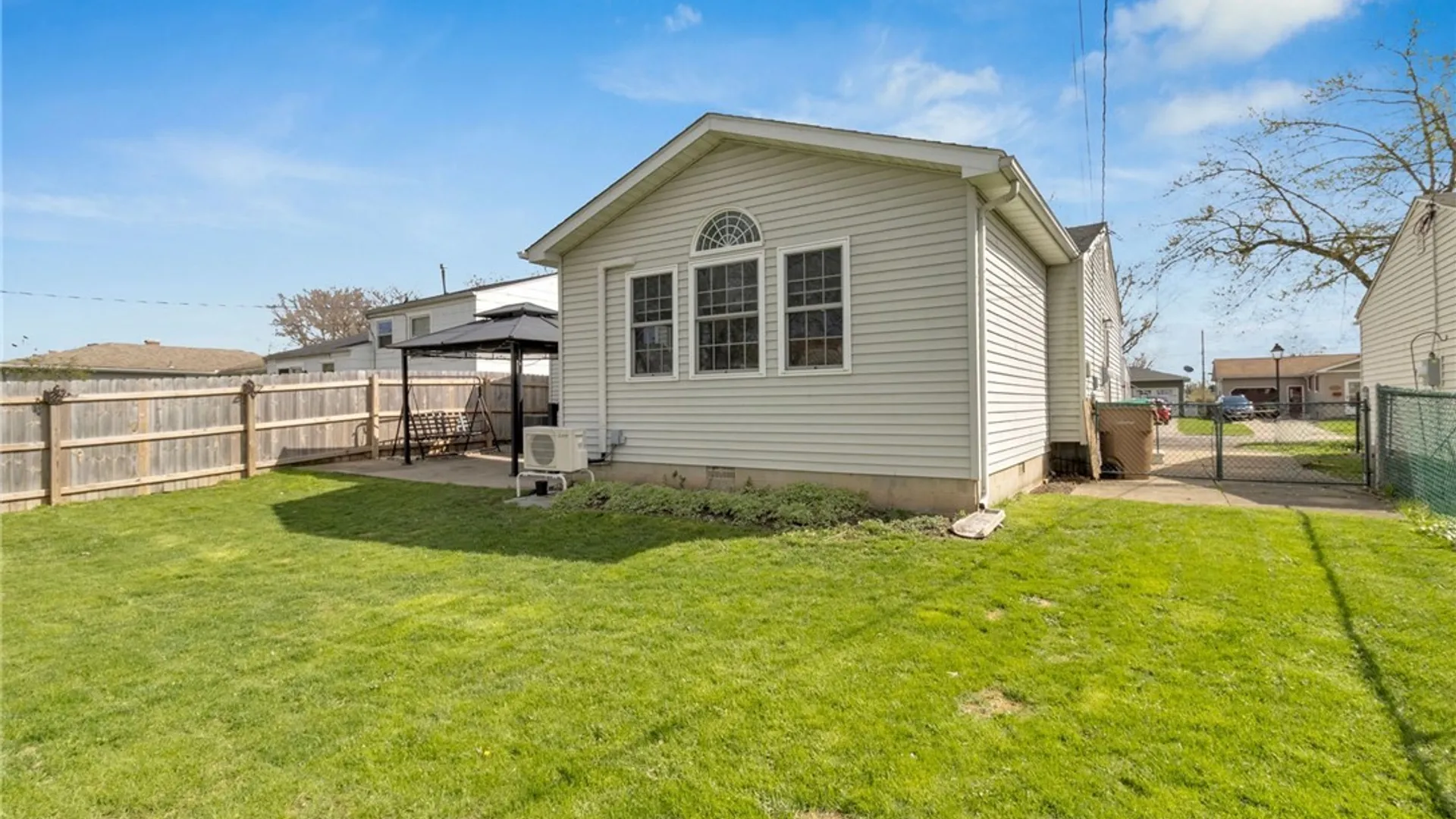 Property at 16 Rouen Drive, Cheektowaga, NY 14227 35