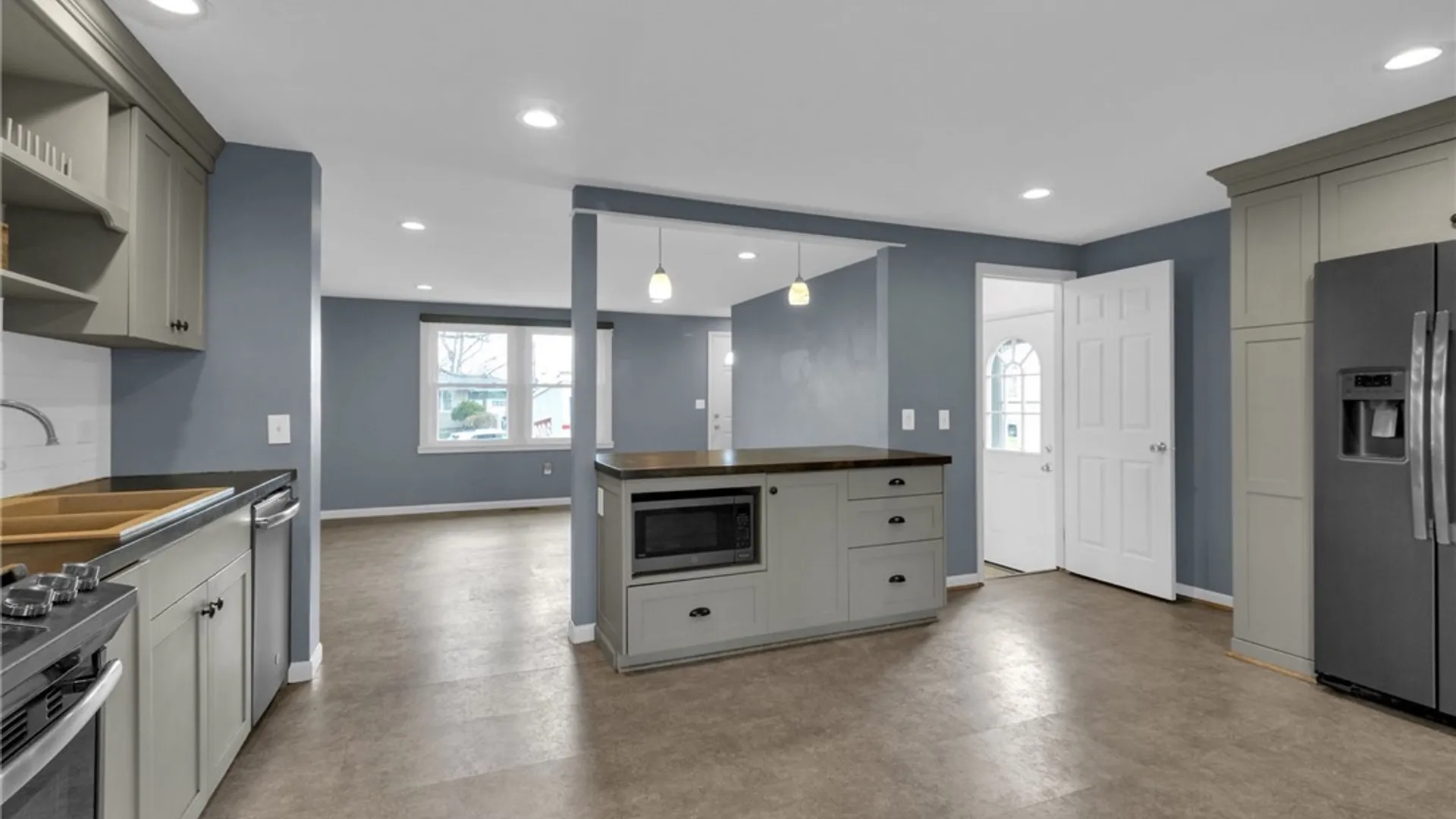 Property at 16 Rouen Drive, Cheektowaga, NY 14227 6