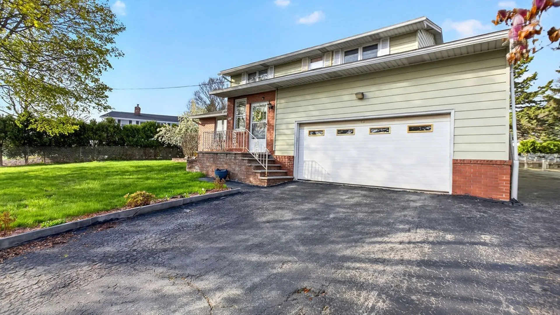 Property at 225 Monte Vista Drive, Camillus, NY 13031 4