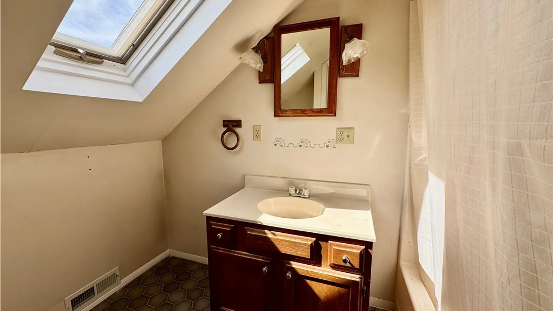 Property at 87 Clinton Street, New Hartford, NY 13417 26