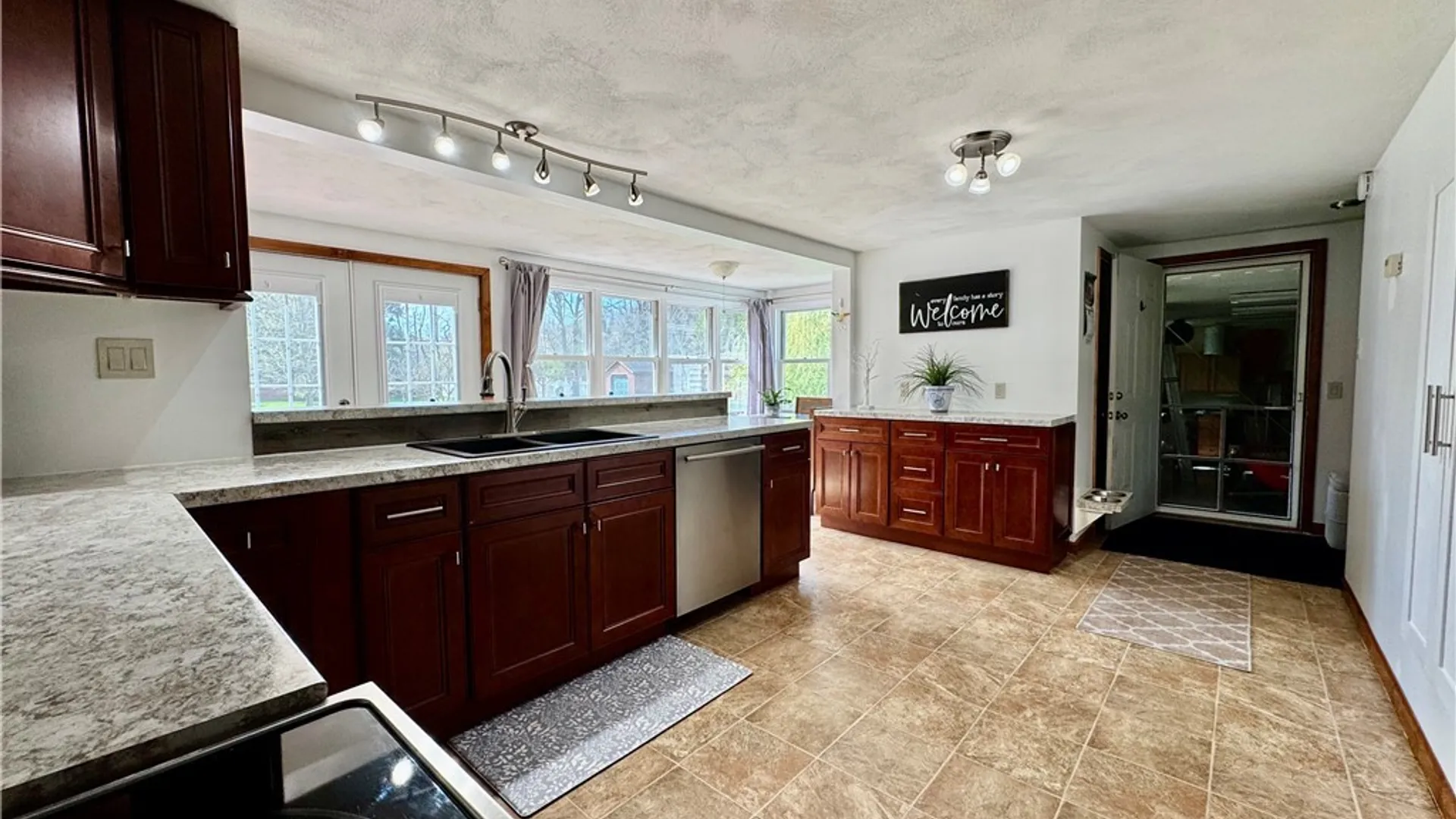 Property at 87 Clinton Street, New Hartford, NY 13417 5