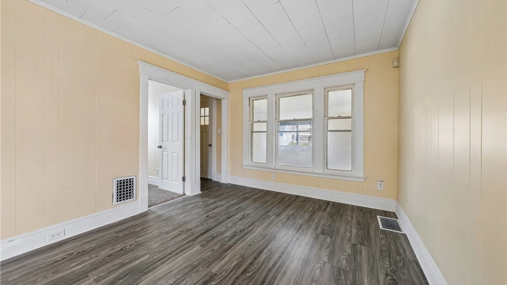 Property at 203 Hutchinson Avenue, Buffalo, NY 14215 15
