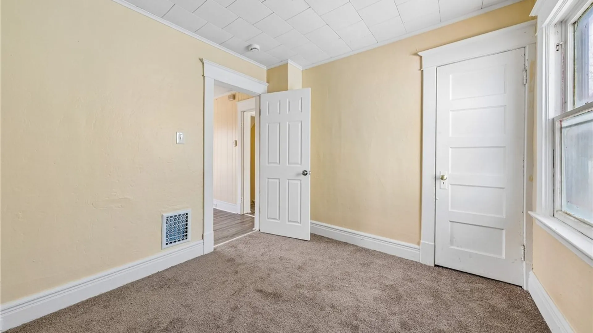 Property at 203 Hutchinson Avenue, Buffalo, NY 14215 31