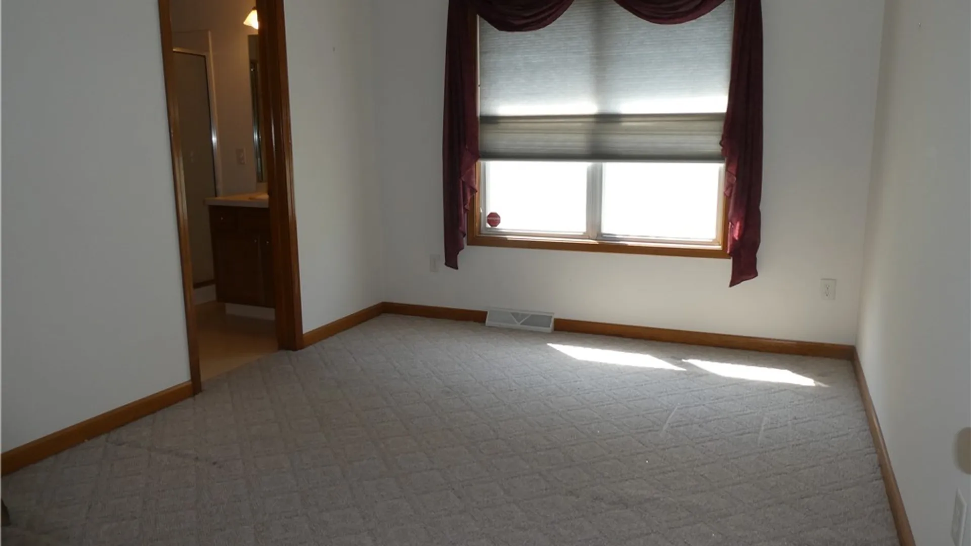 Property at 17 Parwood Trail, Cheektowaga, NY 14043 10