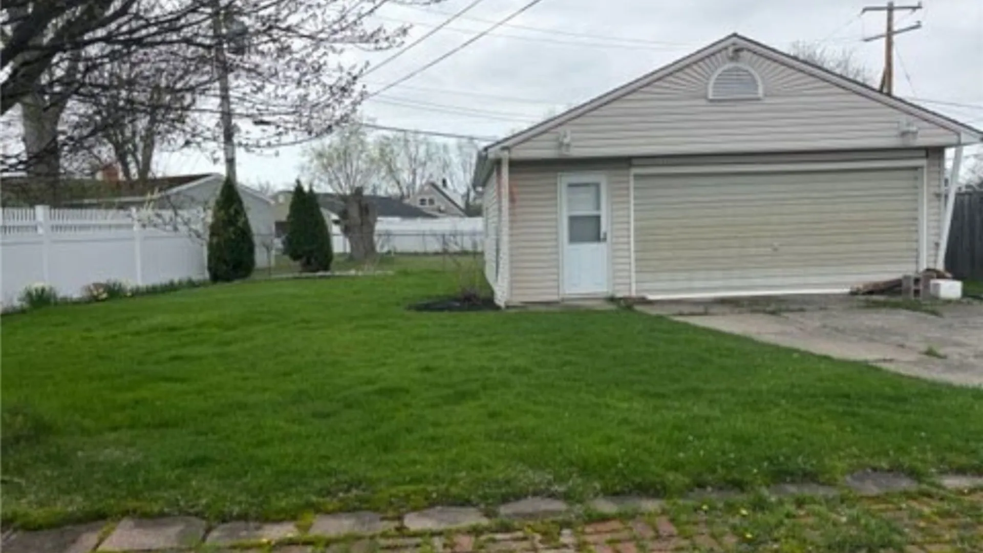 Property at 28 Crescent Road, Grand Island, NY 14072 11