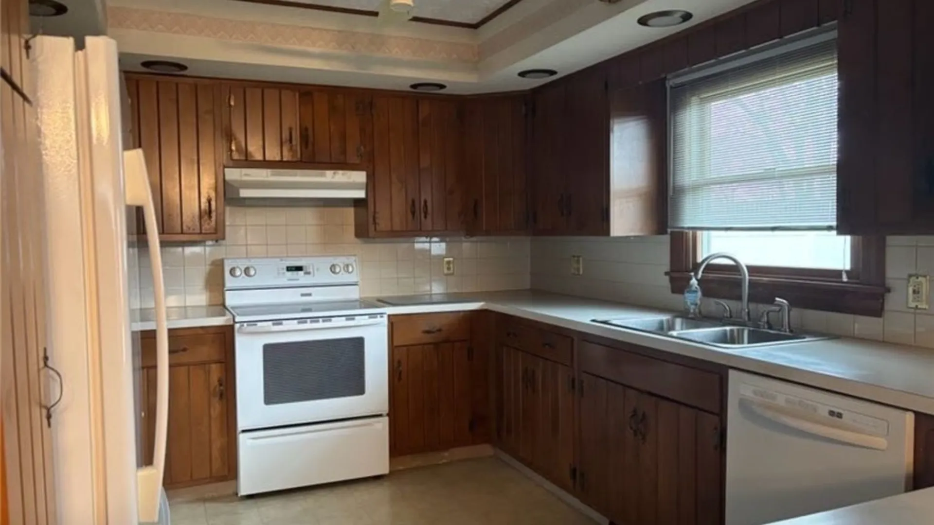 Property at 28 Crescent Road, Grand Island, NY 14072 3