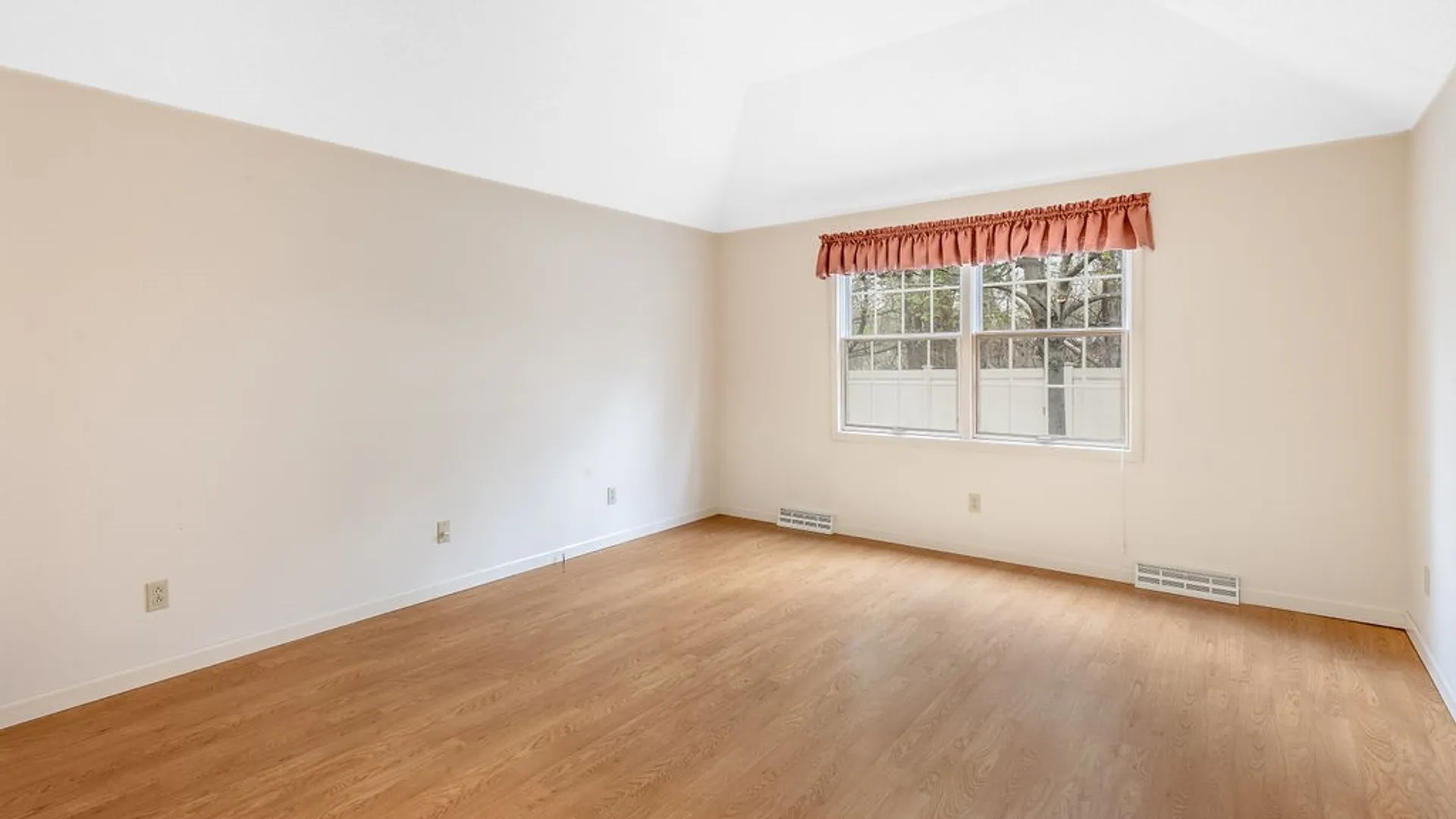 Property at 38 Cobblestone Lane, Amherst, NY 14221 12