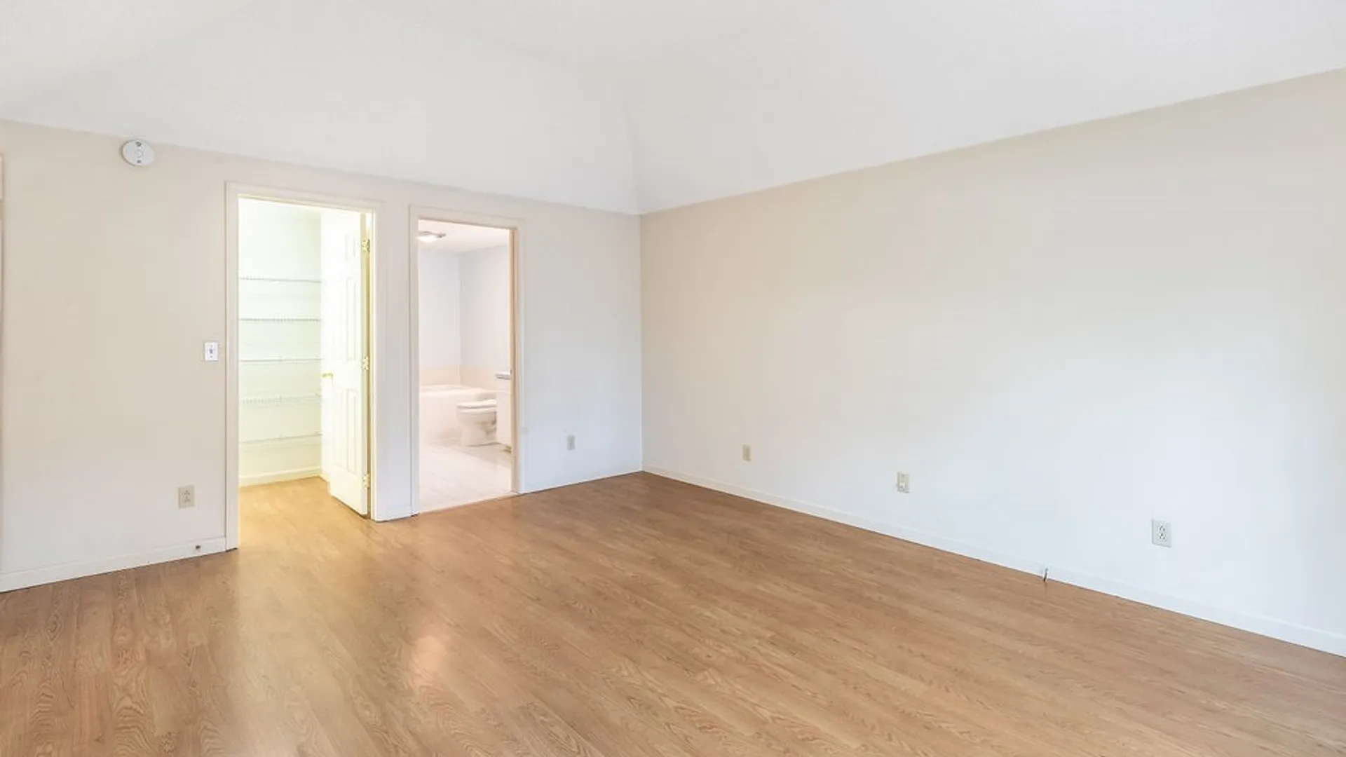 Property at 38 Cobblestone Lane, Amherst, NY 14221 14