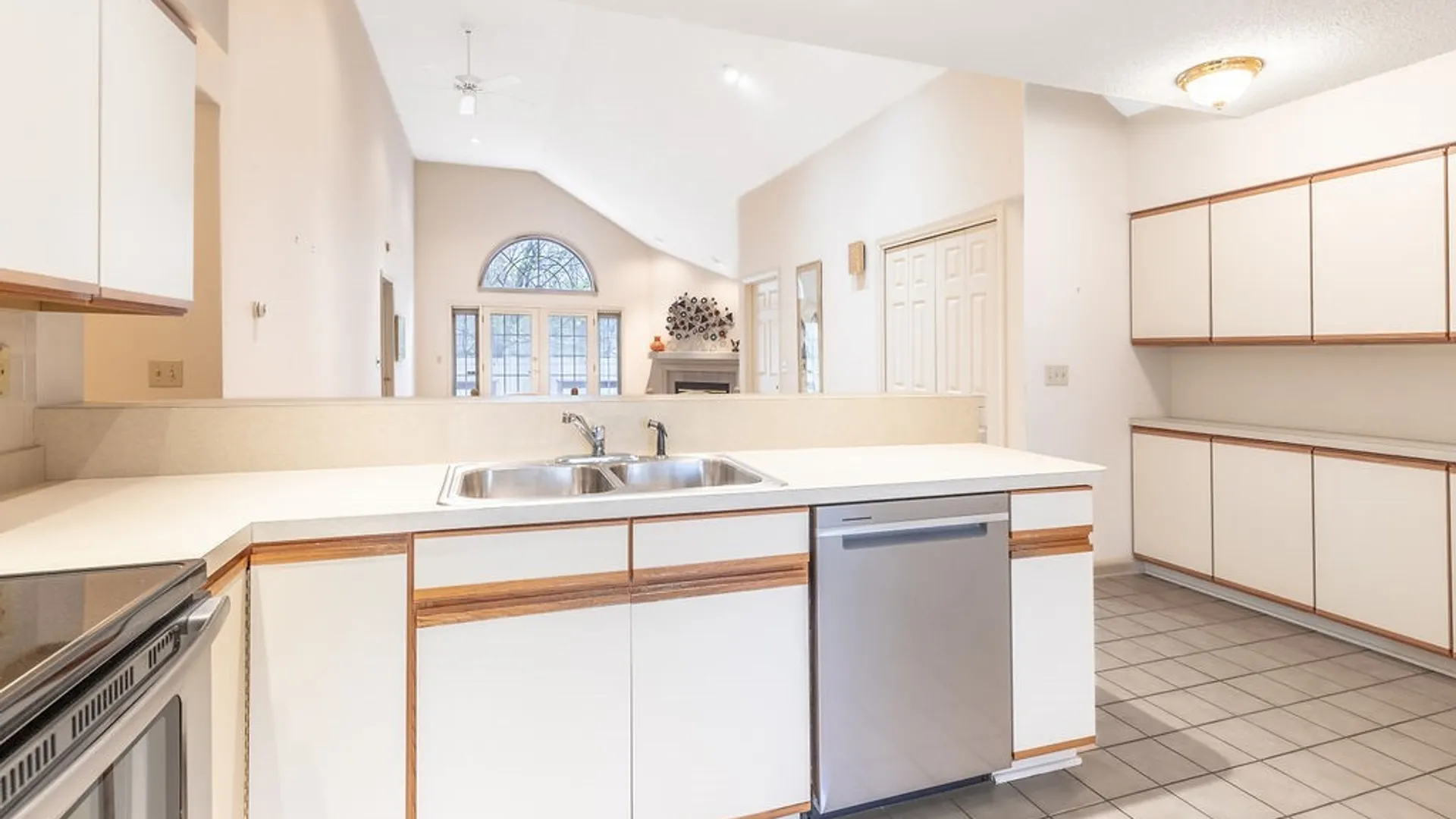 Property at 38 Cobblestone Lane, Amherst, NY 14221 5