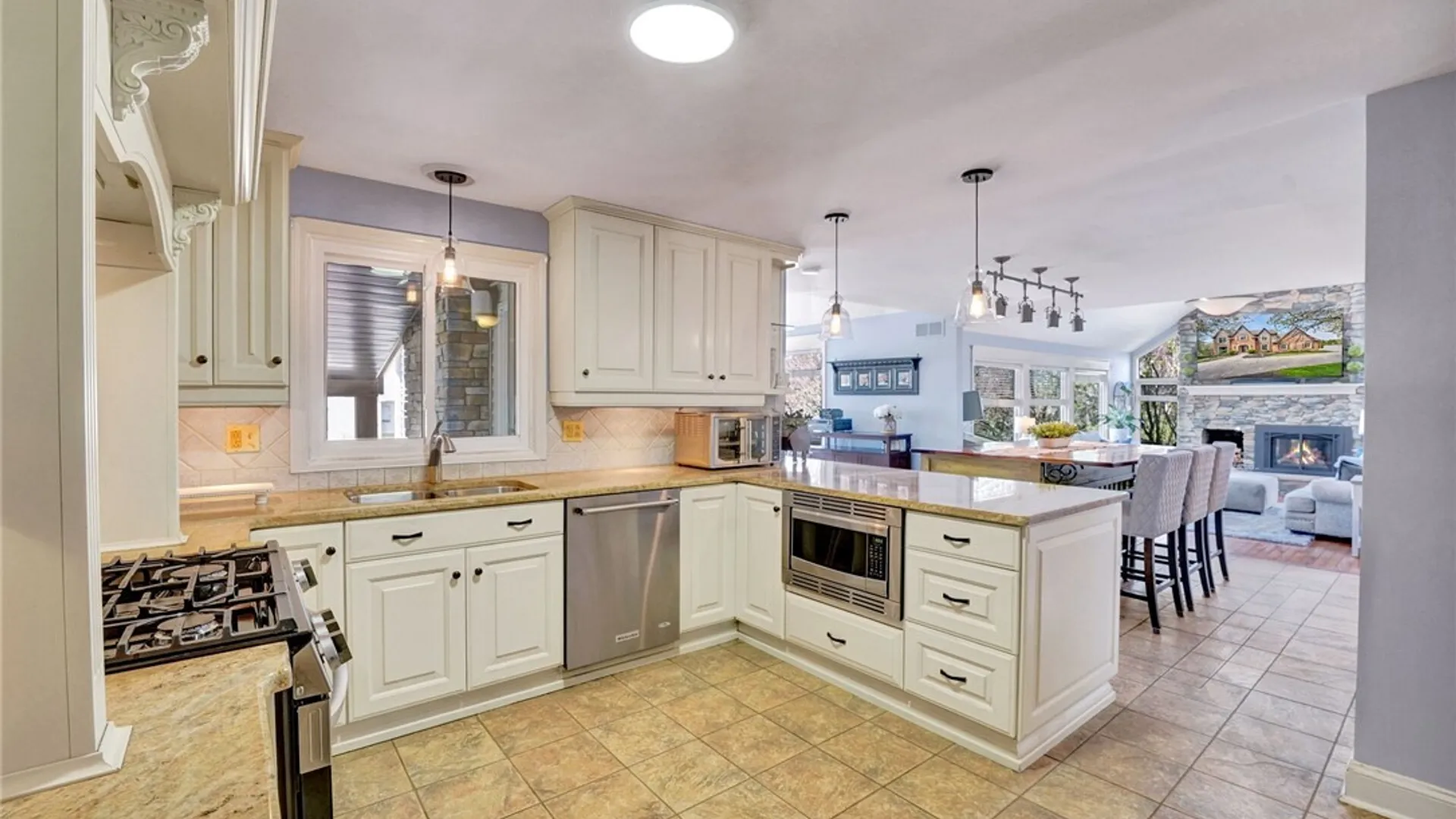 Property at 12 Fox Chapel Drive, Orchard Park, NY 14127 14