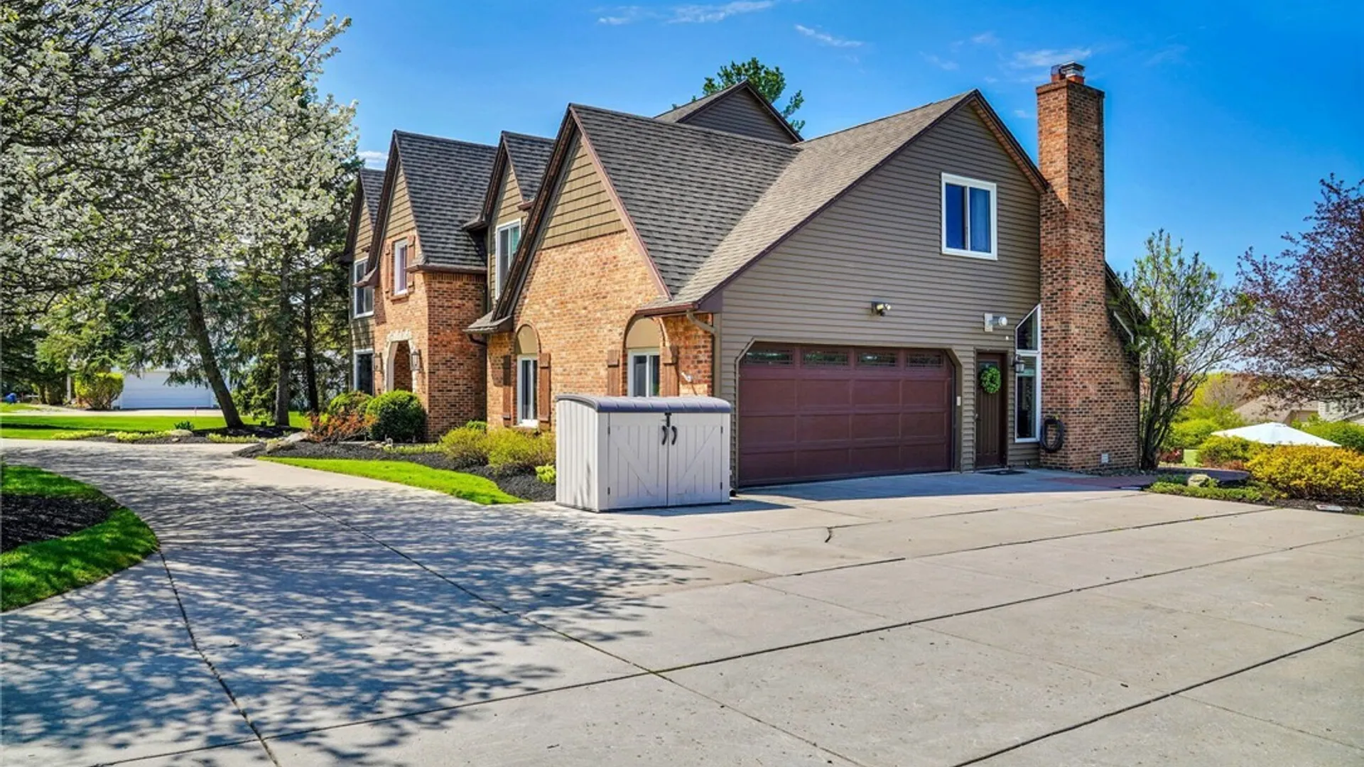 Property at 12 Fox Chapel Drive, Orchard Park, NY 14127 46