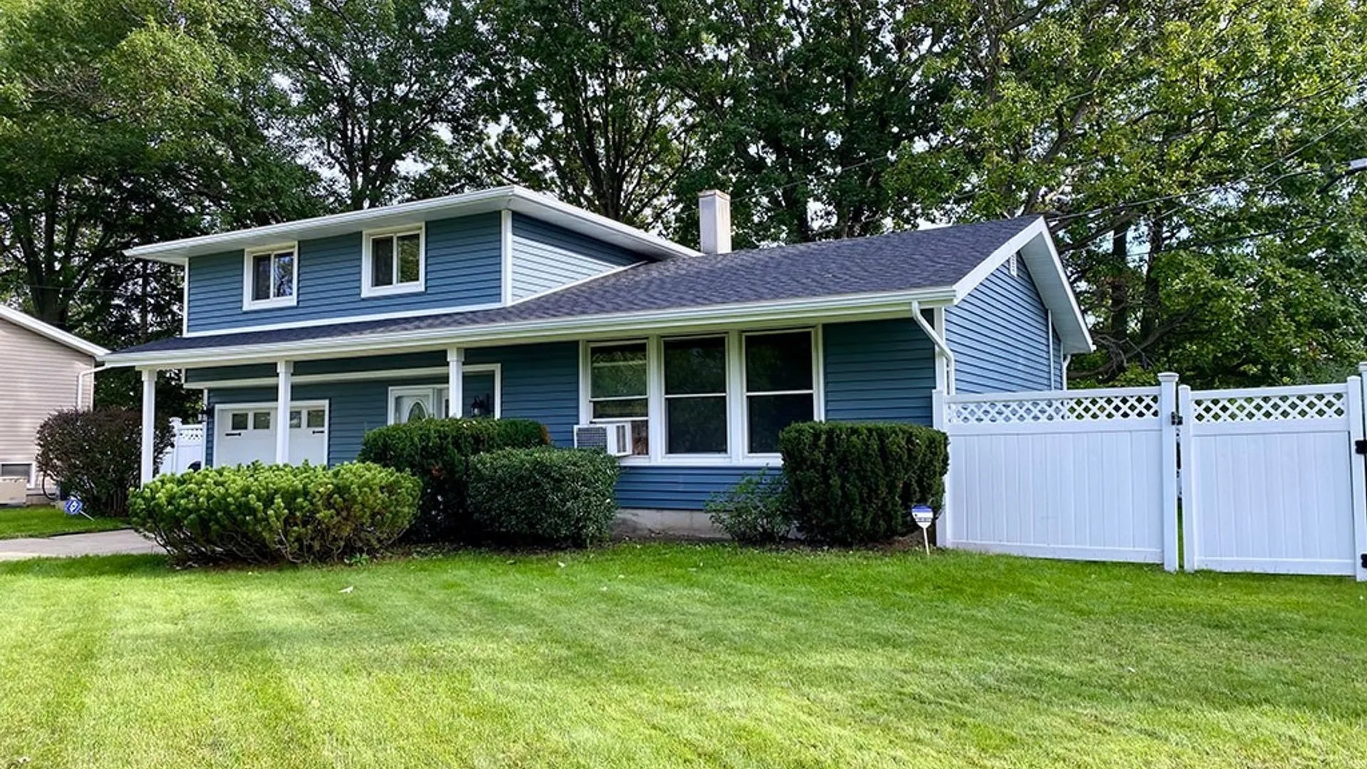 Property at 693 Edgewater Drive, Amherst, NY 14228 2