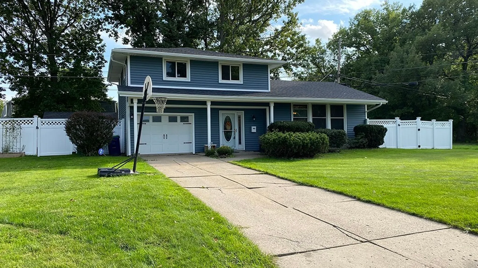 Property at 693 Edgewater Drive, Amherst, NY 14228 3