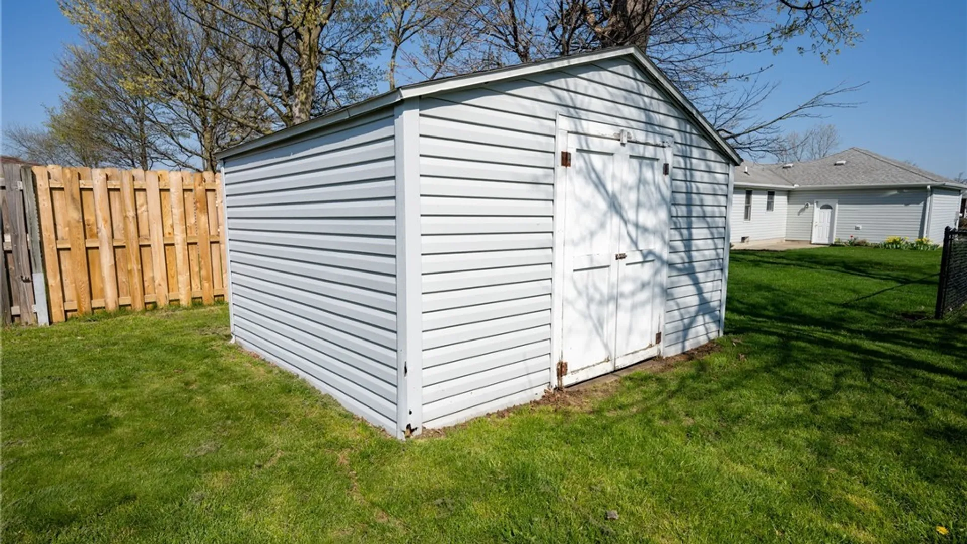 Property at 170 Castlewood Drive, Cheektowaga, NY 14227 2