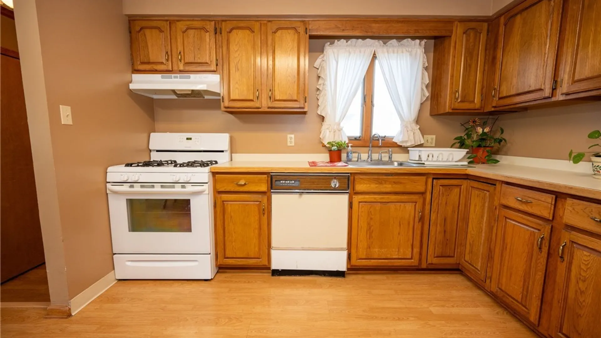 Property at 170 Castlewood Drive, Cheektowaga, NY 14227 27