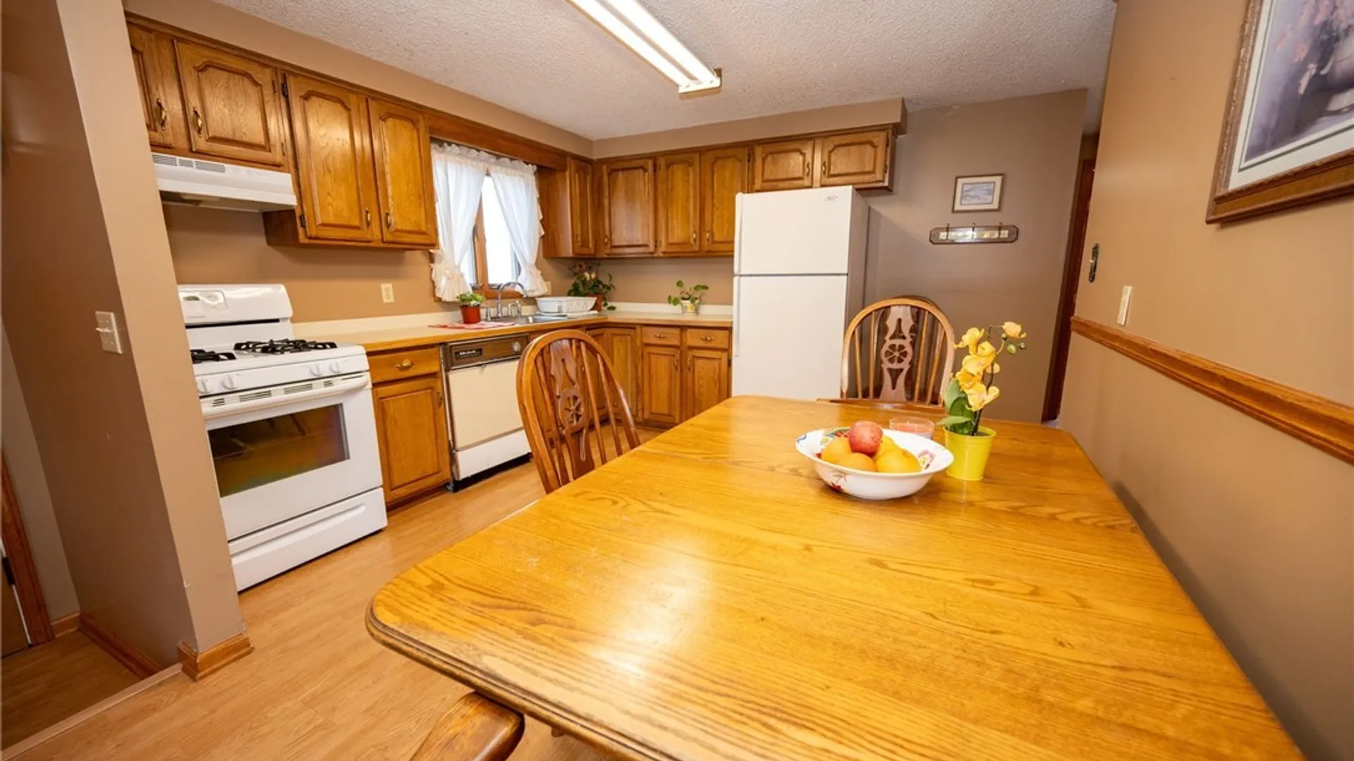 Property at 170 Castlewood Drive, Cheektowaga, NY 14227 28