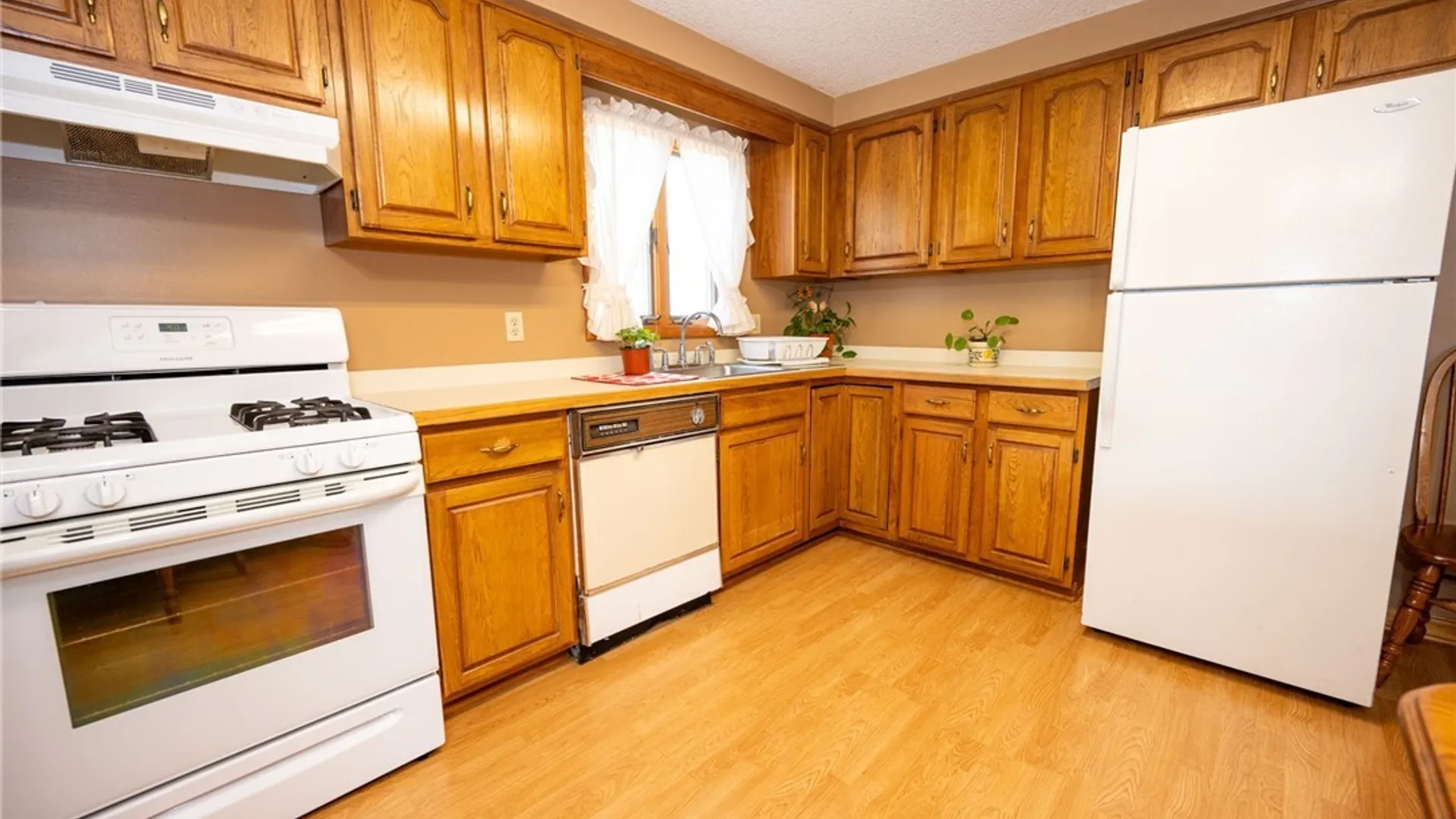 Property at 170 Castlewood Drive, Cheektowaga, NY 14227 29