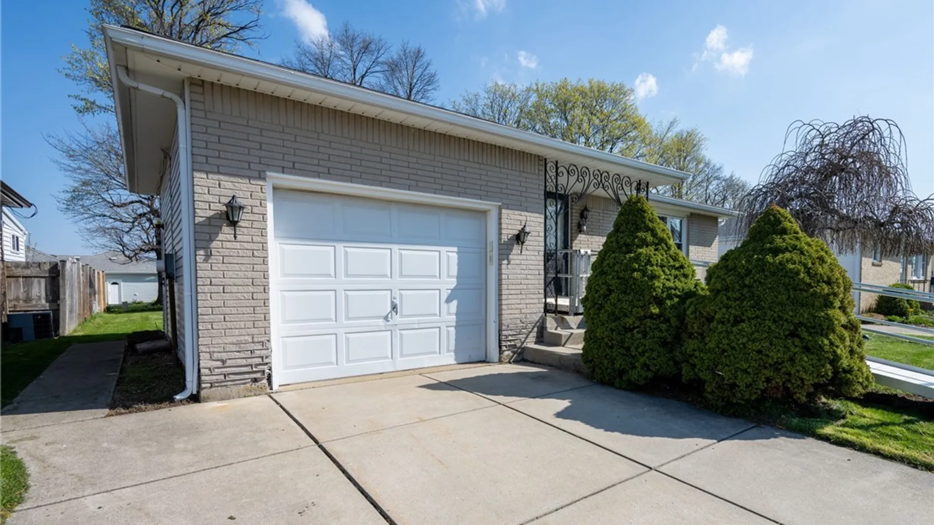 Property at 170 Castlewood Drive, Cheektowaga, NY 14227 36