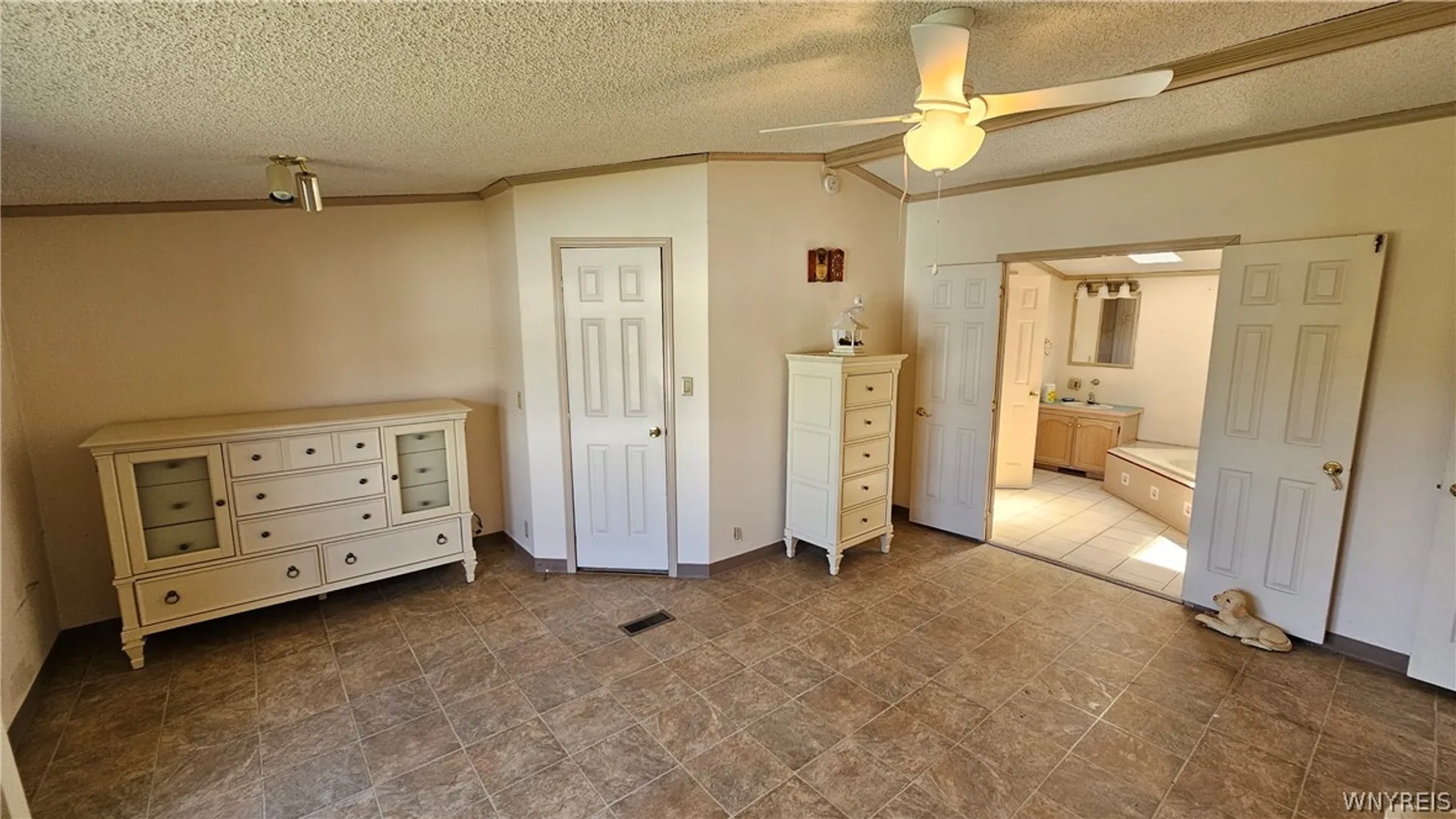 Property at 20 Calla Way, Cheektowaga, NY 14225 17