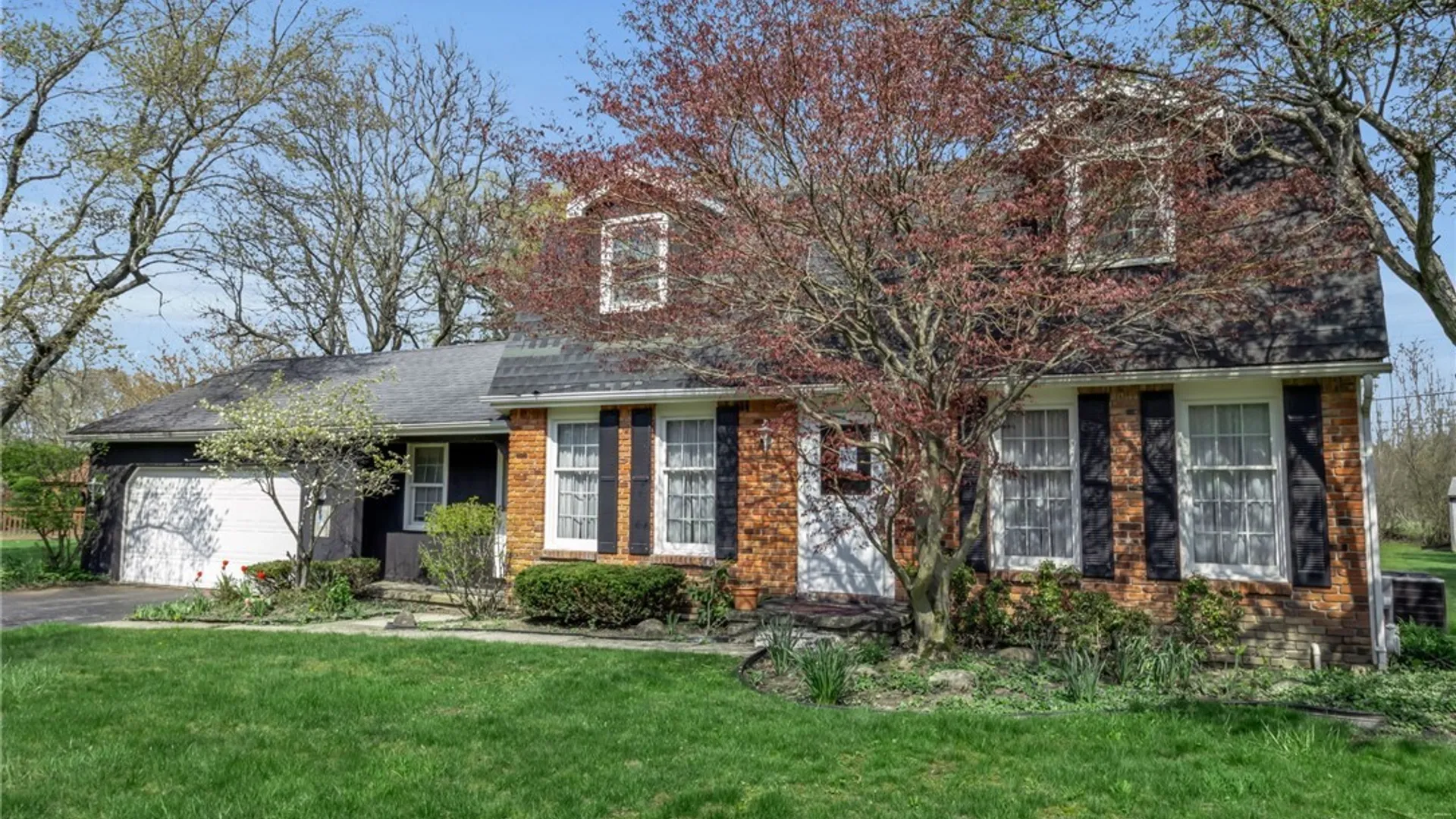 Property at 5 Burning Bush, Orchard Park, NY 14127 2