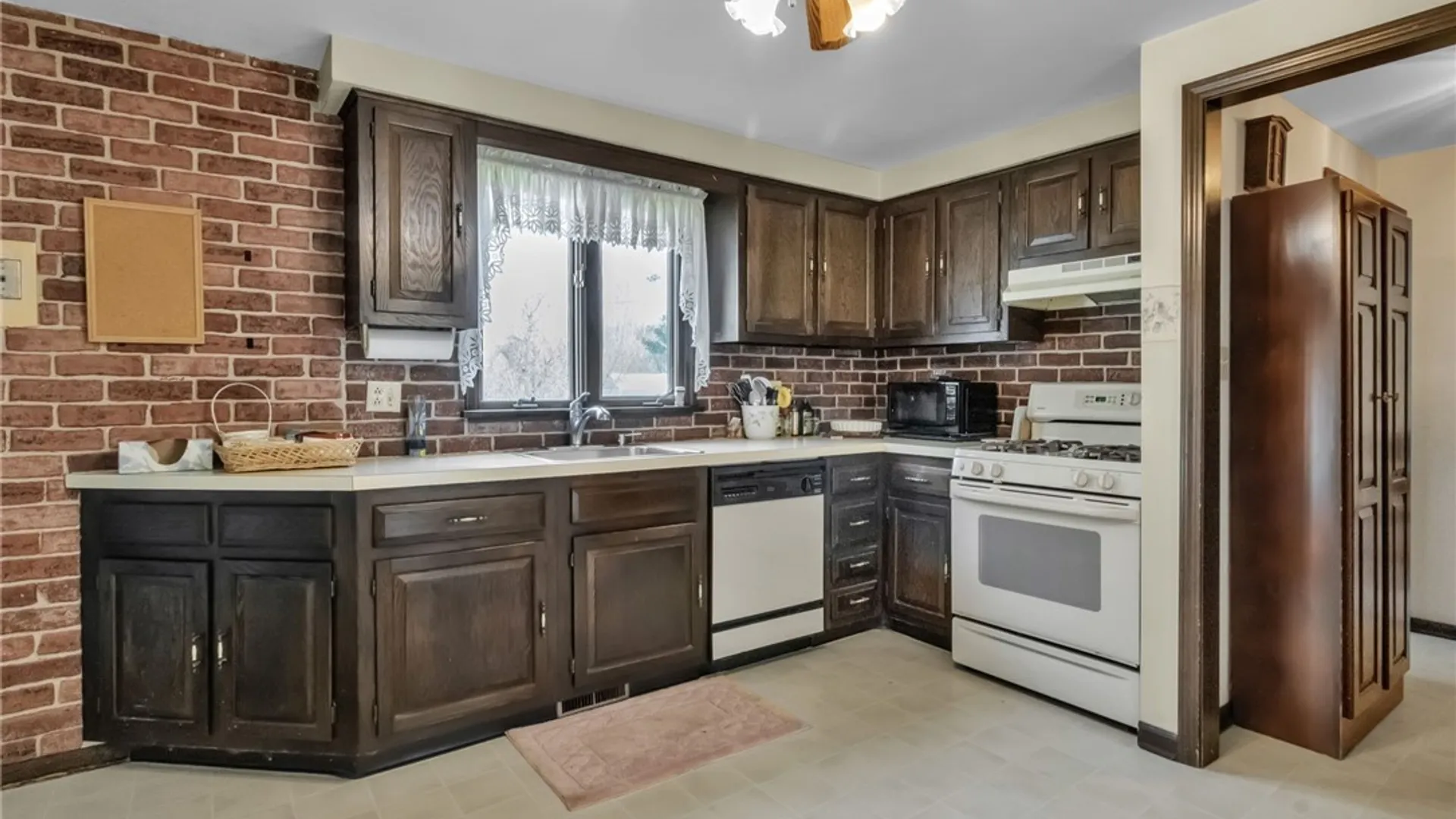 Property at 5 Burning Bush, Orchard Park, NY 14127 25