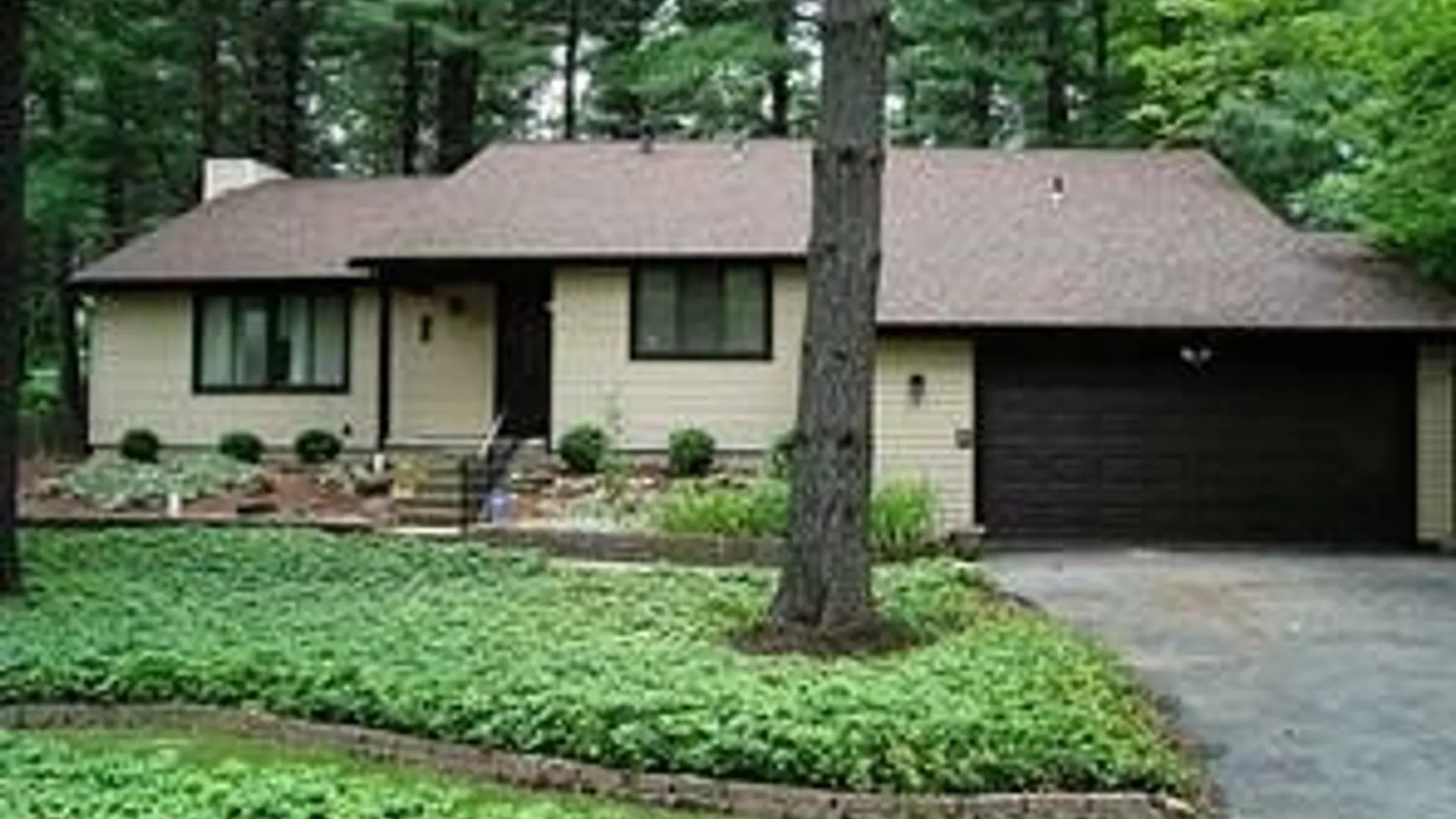 Property at 180 Paradise Road, Amherst, NY 14051 2