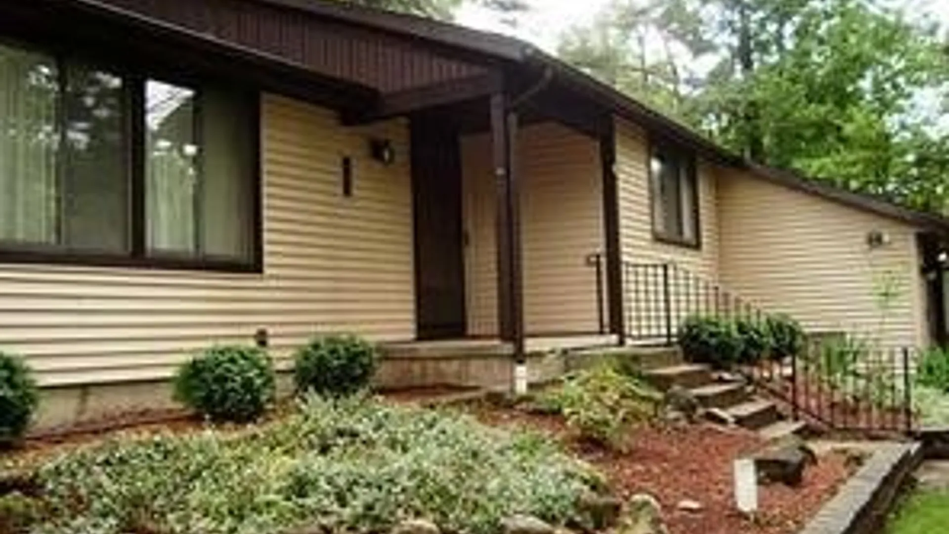 Property at 180 Paradise Road, Amherst, NY 14051 4