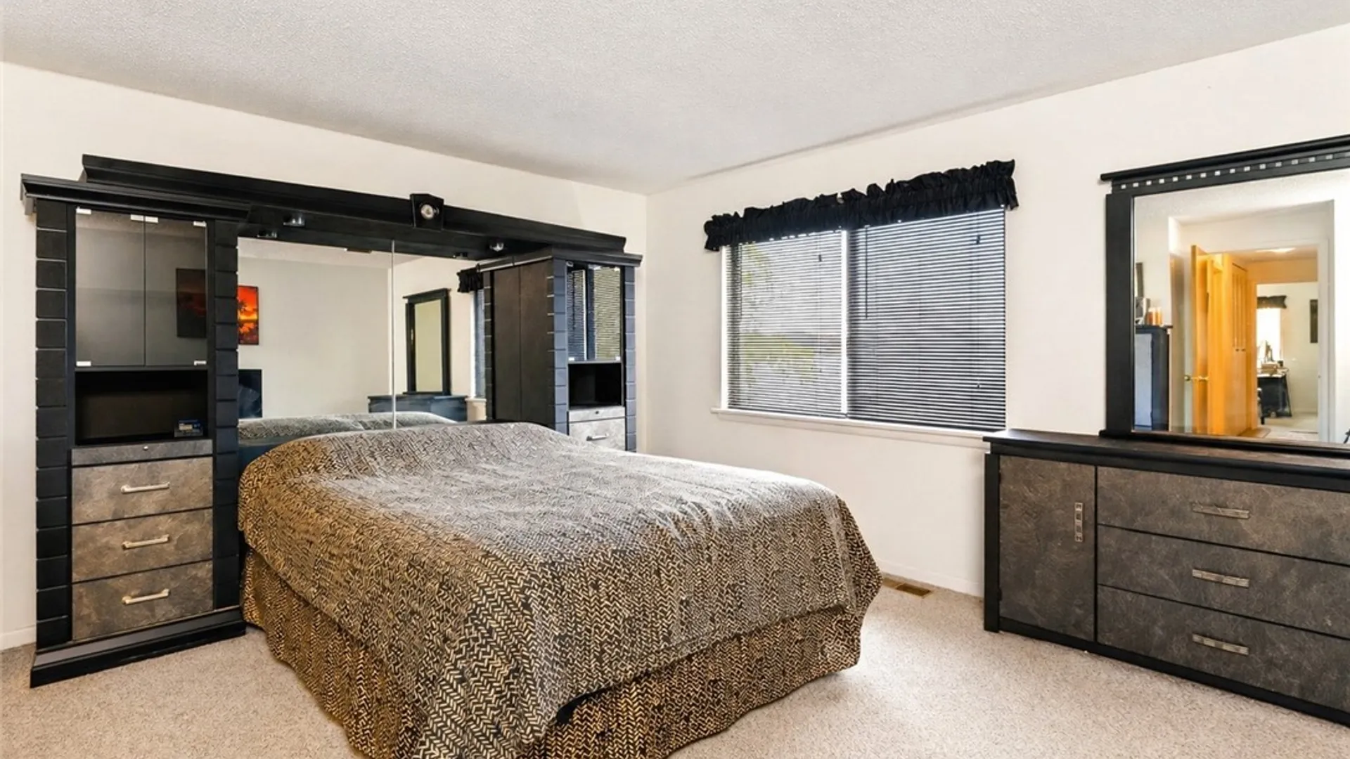 Property at 261 Bay Village Drive, Irondequoit, NY 14609 15