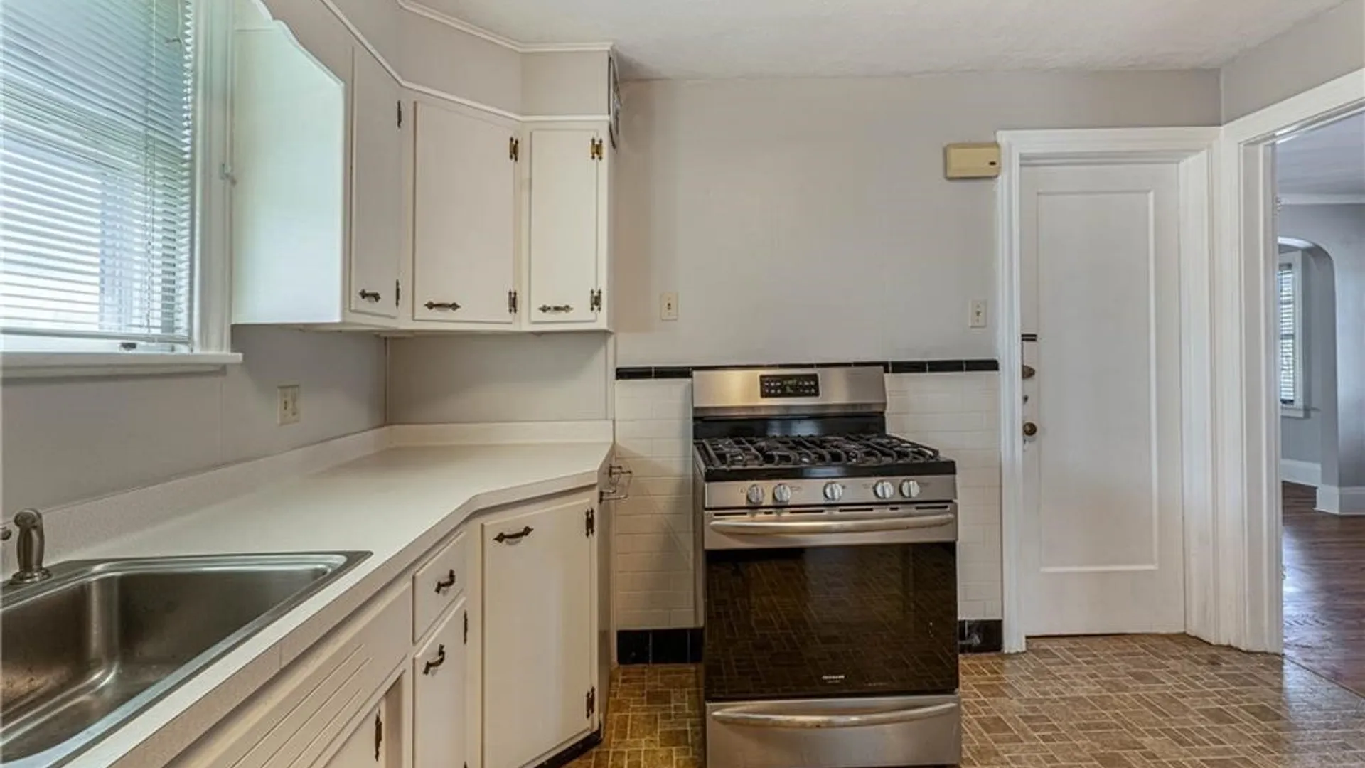 Property at 34 Delham Avenue, Buffalo, NY 14216 16