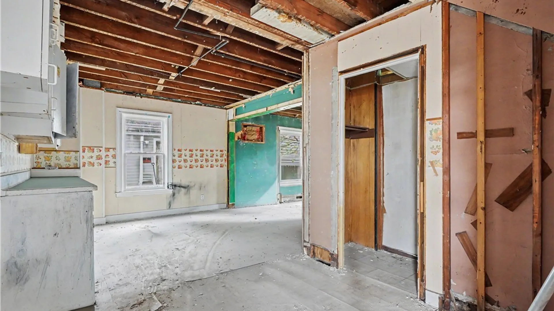 Property at 7 Elmwood Avenue, Lockport City, NY 14094 4