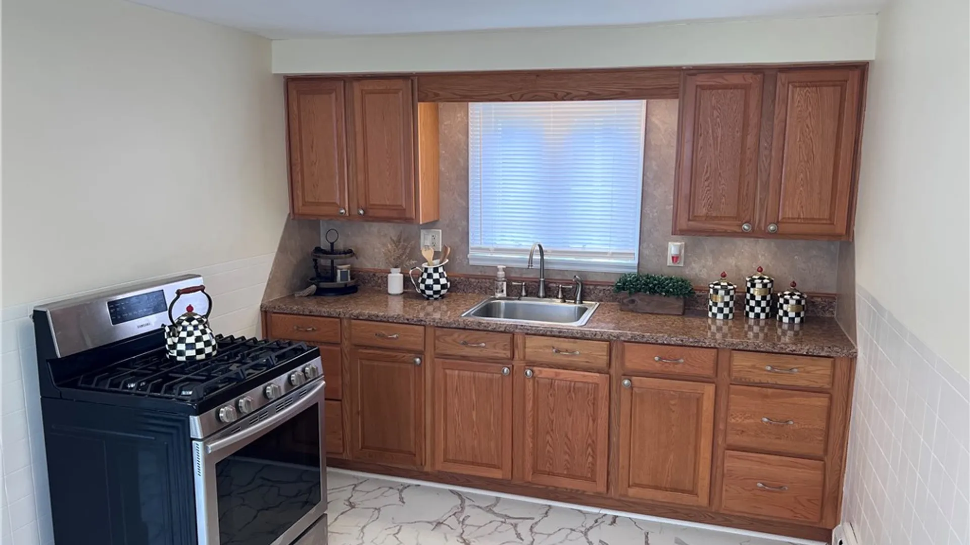 Property at 152 Cottage Street, Auburn, NY 13021 11