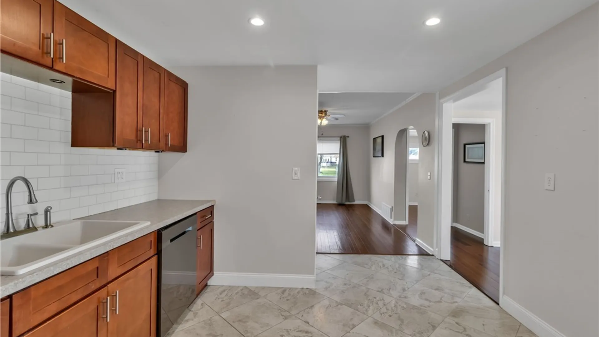 Property at 9 Primrose Drive, Cheektowaga, NY 14225 10