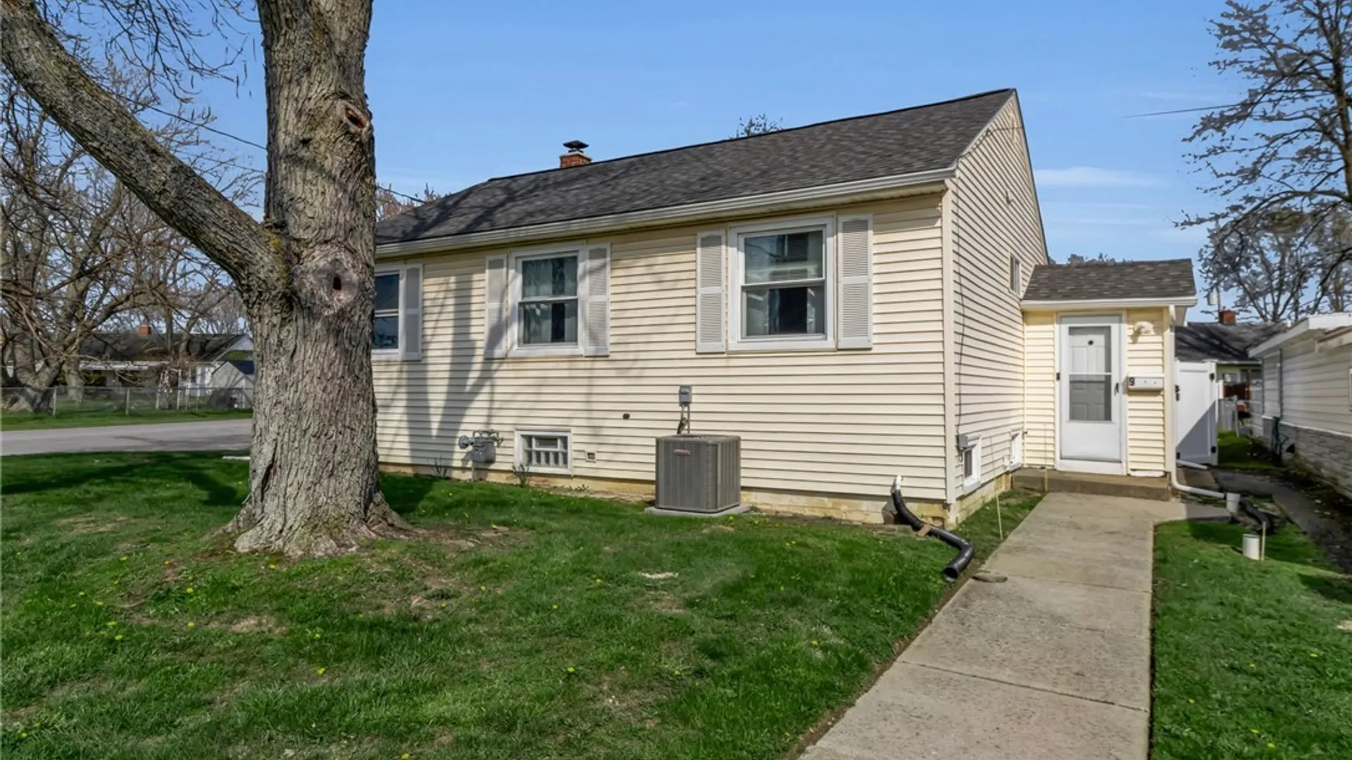 Property at 9 Primrose Drive, Cheektowaga, NY 14225 2