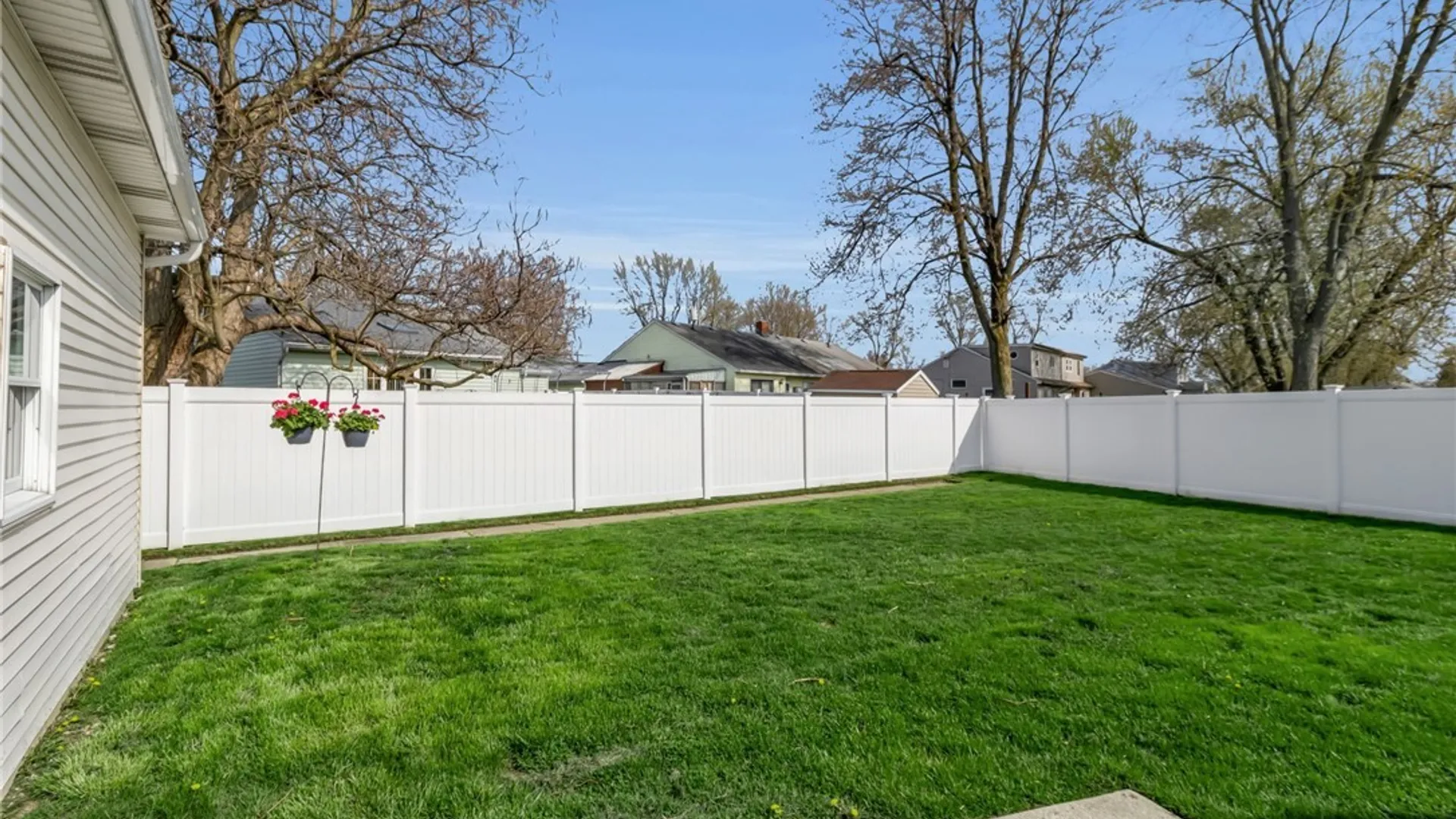 Property at 9 Primrose Drive, Cheektowaga, NY 14225 7