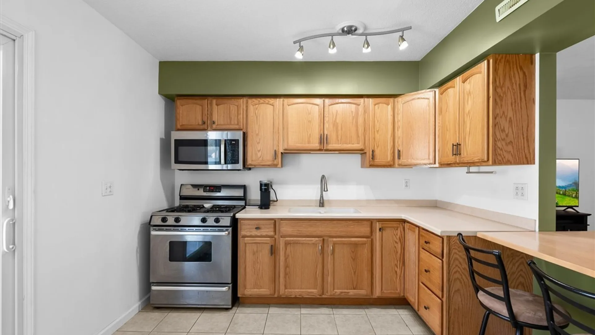 Property at 7893 John Huss Avenue, Cicero, NY 13030 9