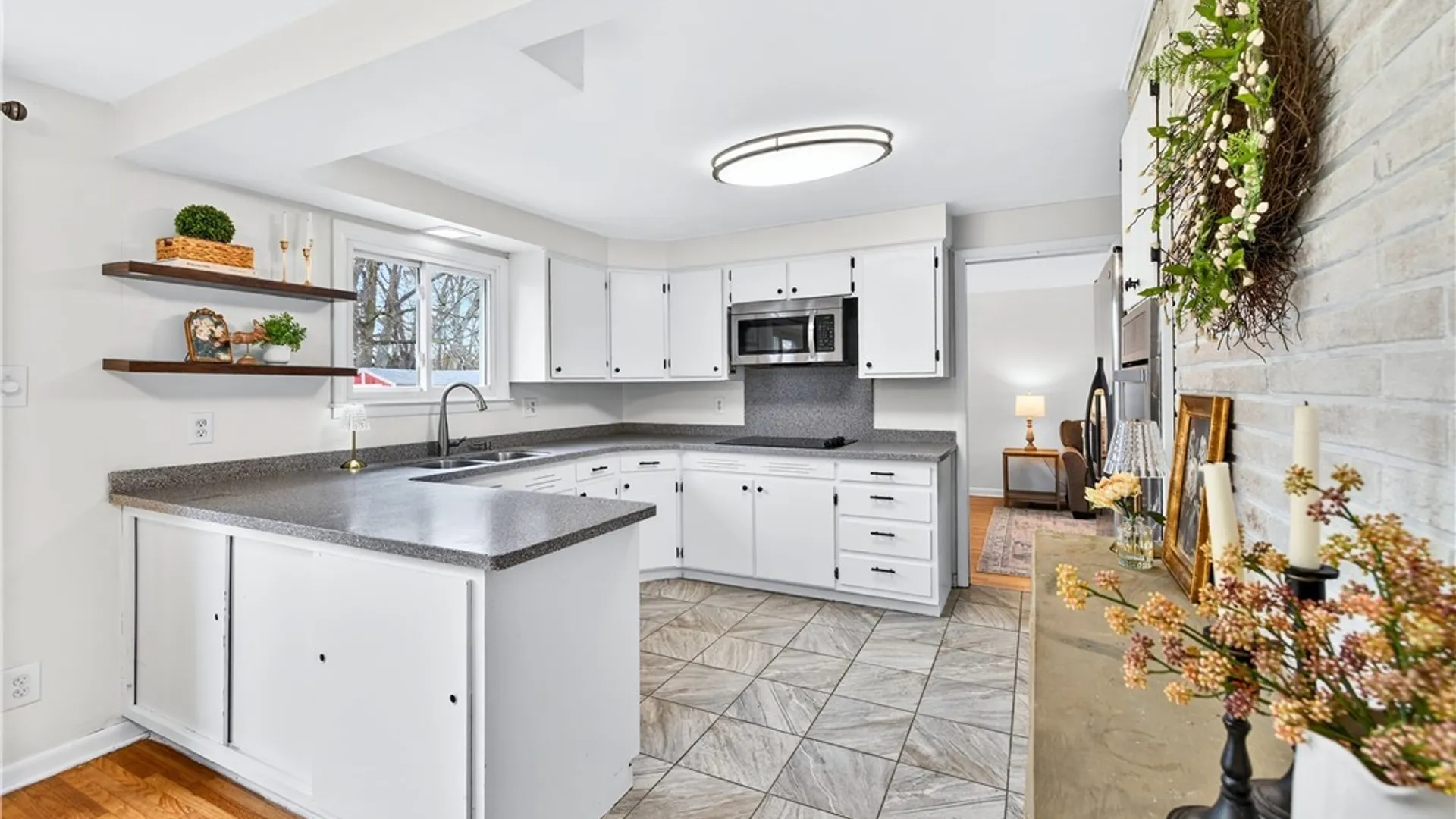 Property at 5315 Greenhurst Road, Clarence, NY 14221 17