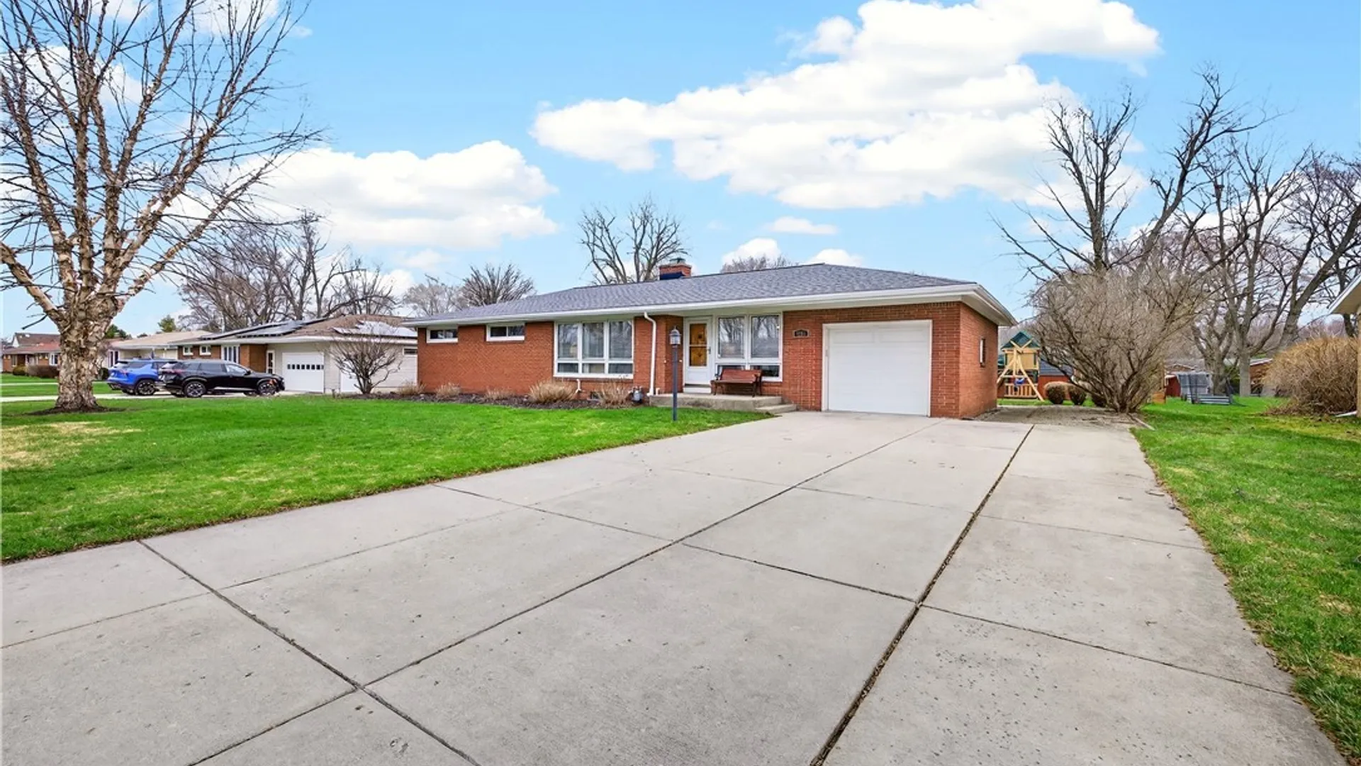Property at 5315 Greenhurst Road, Clarence, NY 14221 3