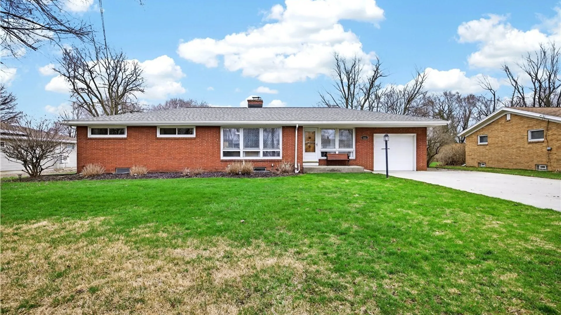 Property at 5315 Greenhurst Road, Clarence, NY 14221 4