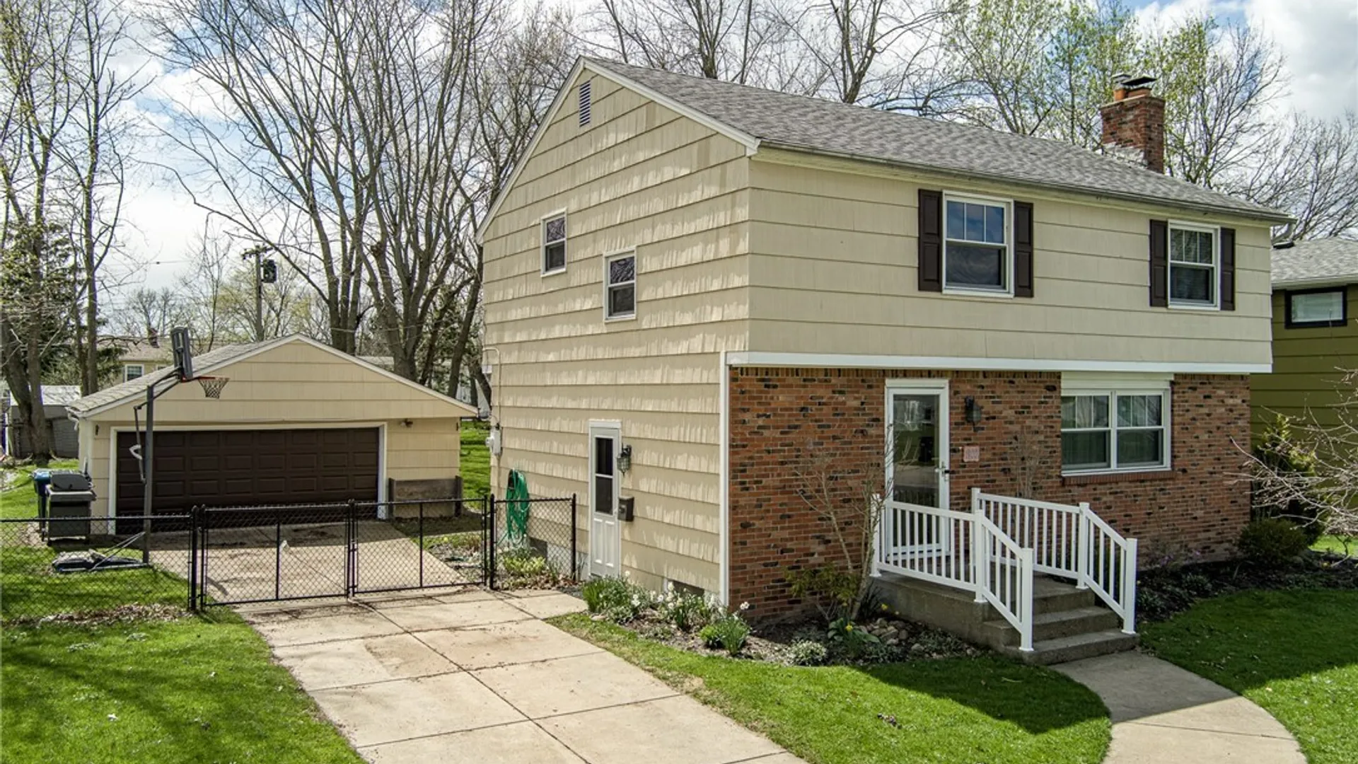 Property at 1900 Bruce Lane, Grand Island, NY 14072 2