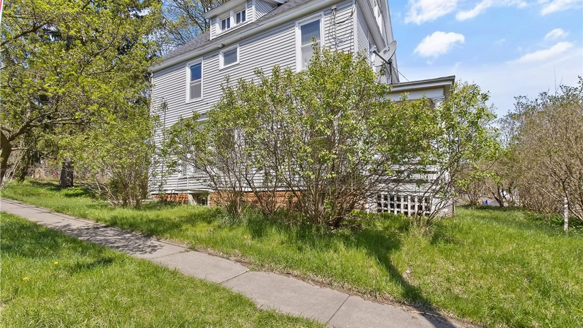 Property at 125 Kensington & Lancaster Road, Syracuse, NY 13210 3